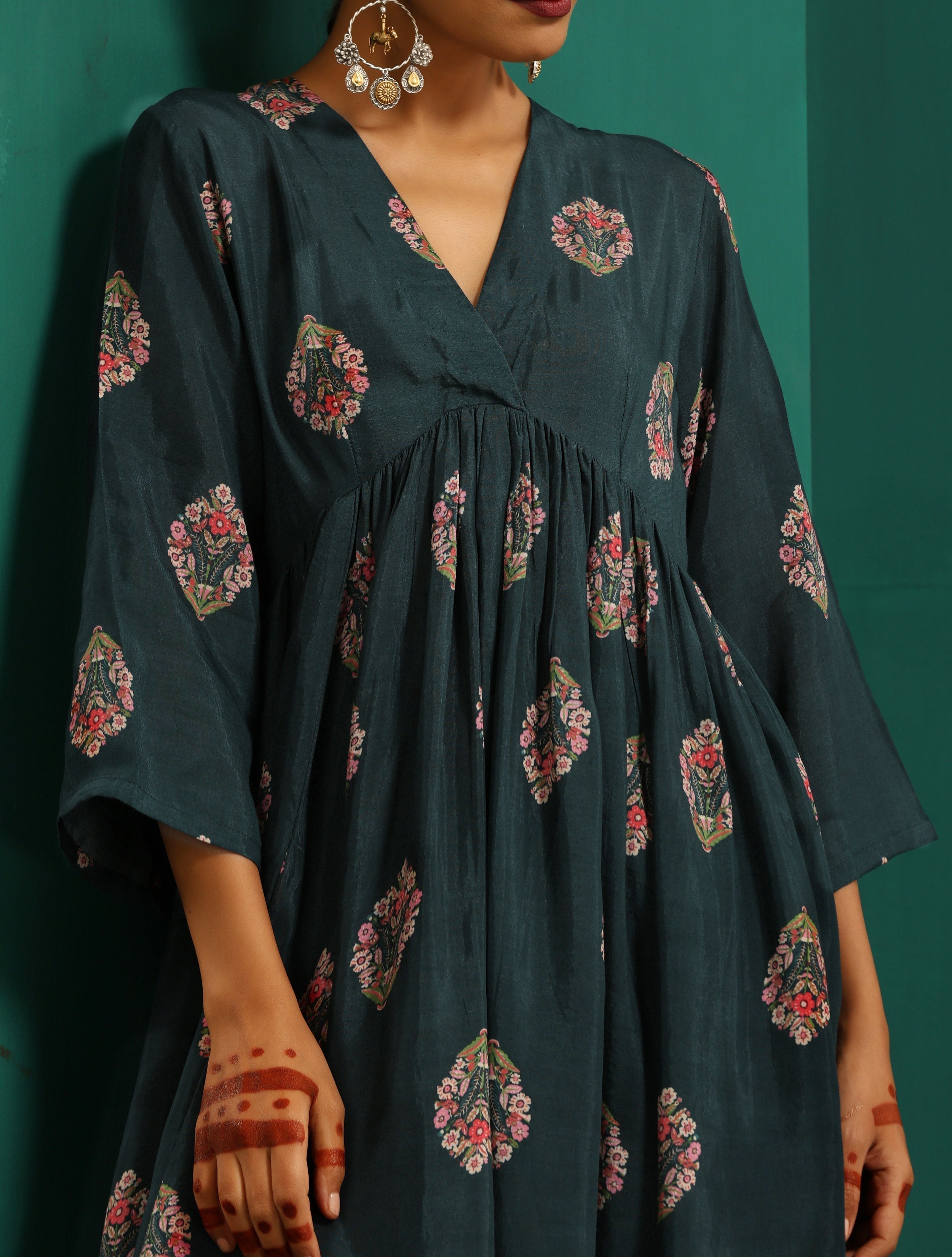 trueBrowns Deep Blue Floral Muslin Silk Printed Kurta Pant Set