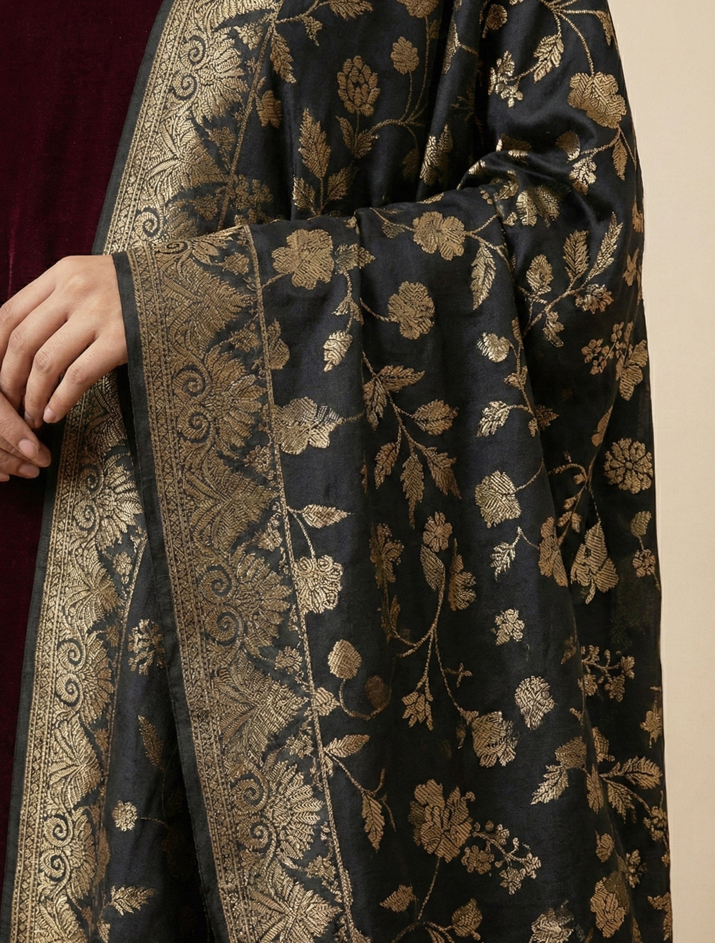 trueBrowns Black Gold Floral Woollen Stole