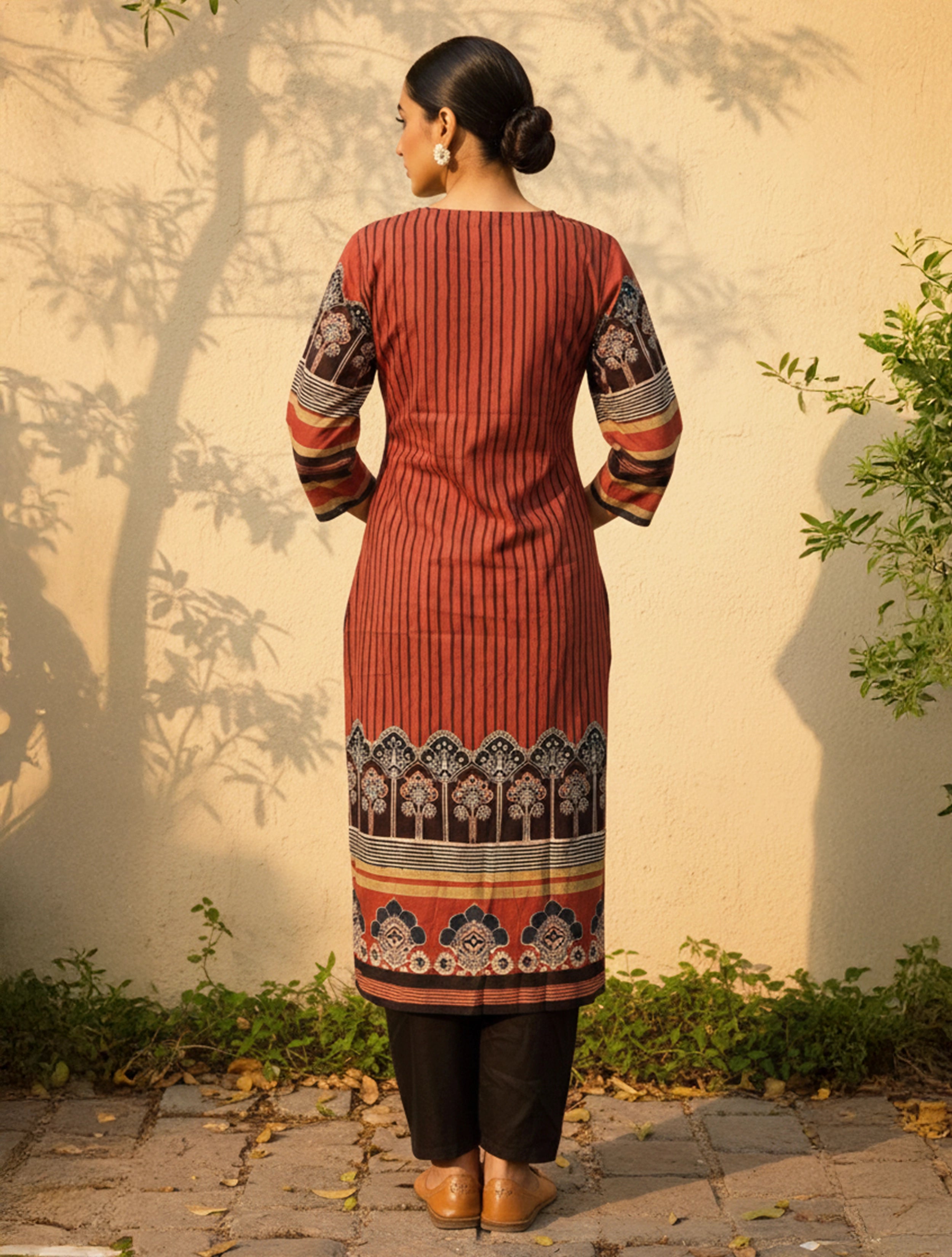 trueBrowns Maroon Printed Round With V Neck Kurta Pant Dupatta Set