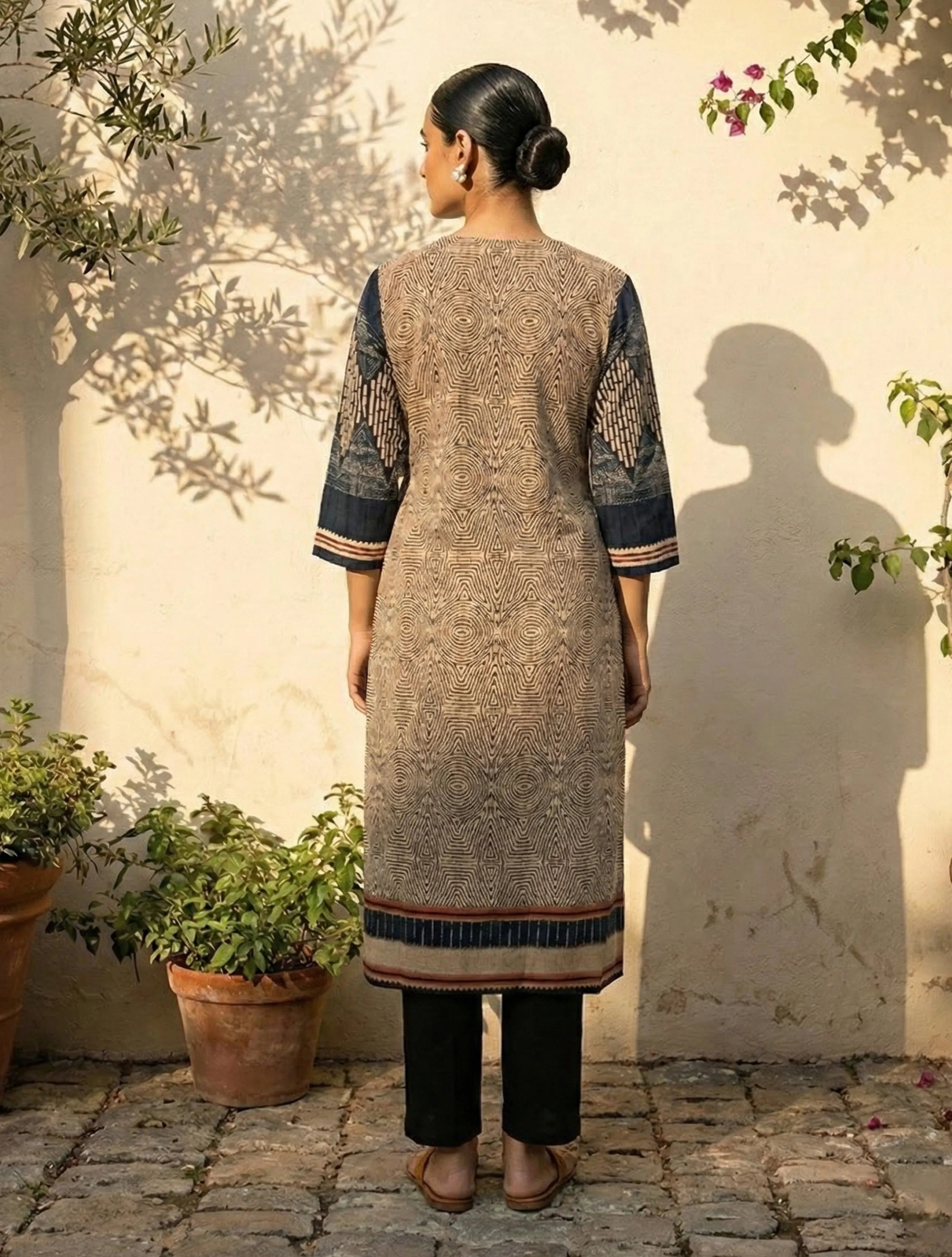 trueBrowns Beige Blue Printed V-Neck Kurta Pant Dupatta Set