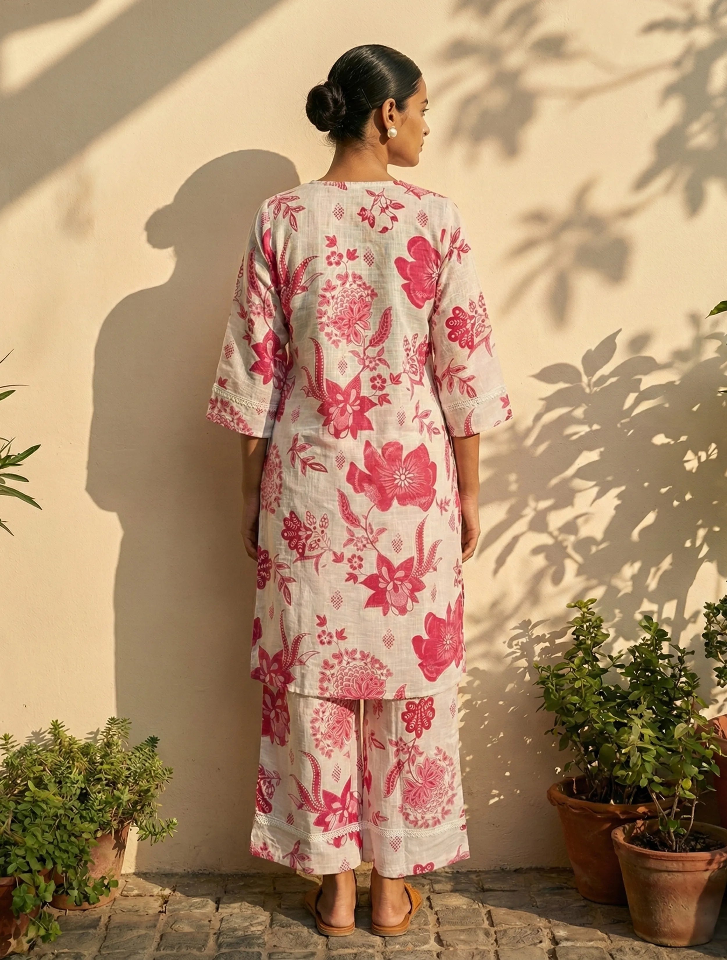 trueBrowns White Pink Floral Print Kurta Pant Set