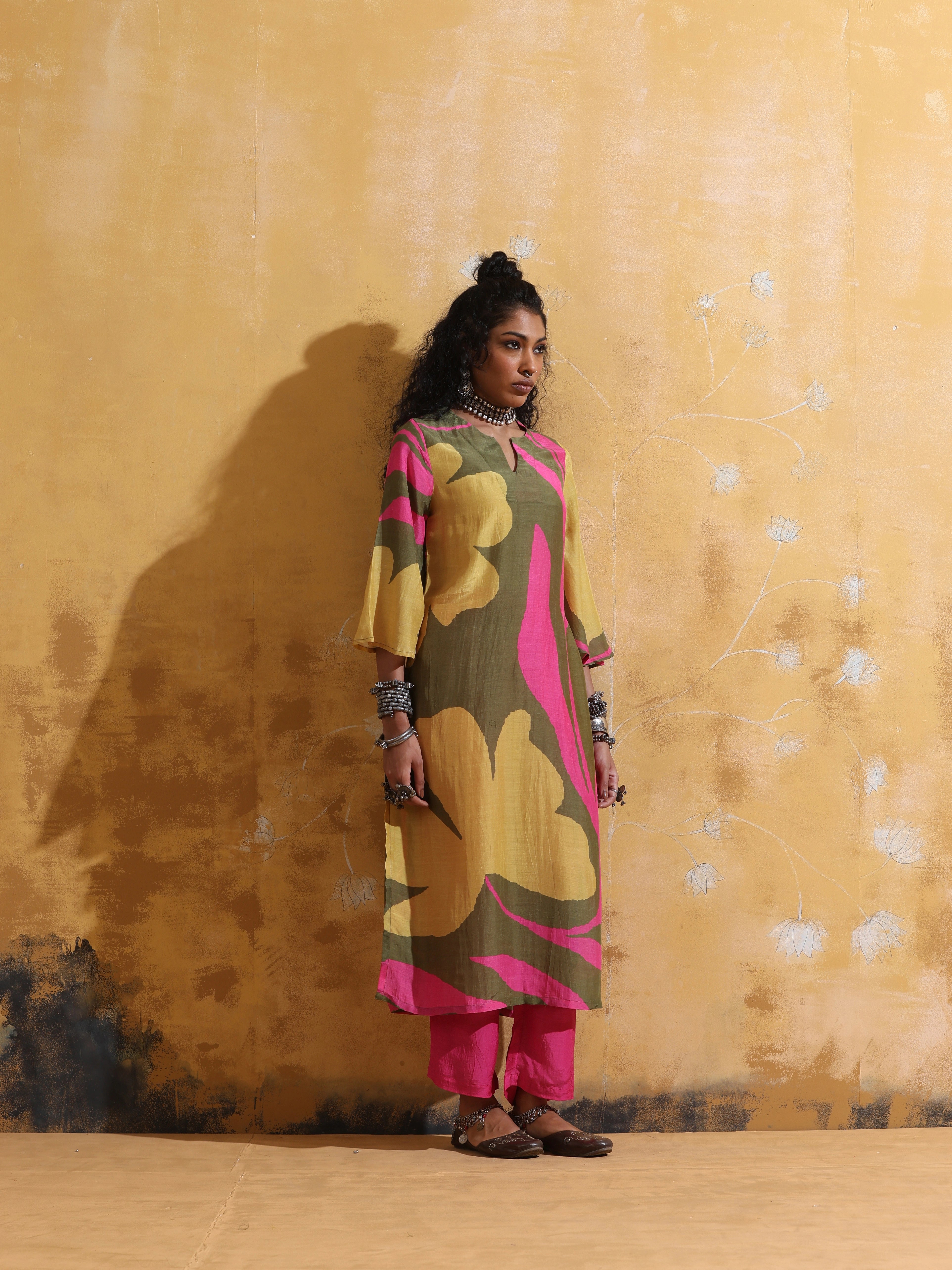 trueBrowns Green Pink Floral Print Muslin Silk High-Slit Kurta Set