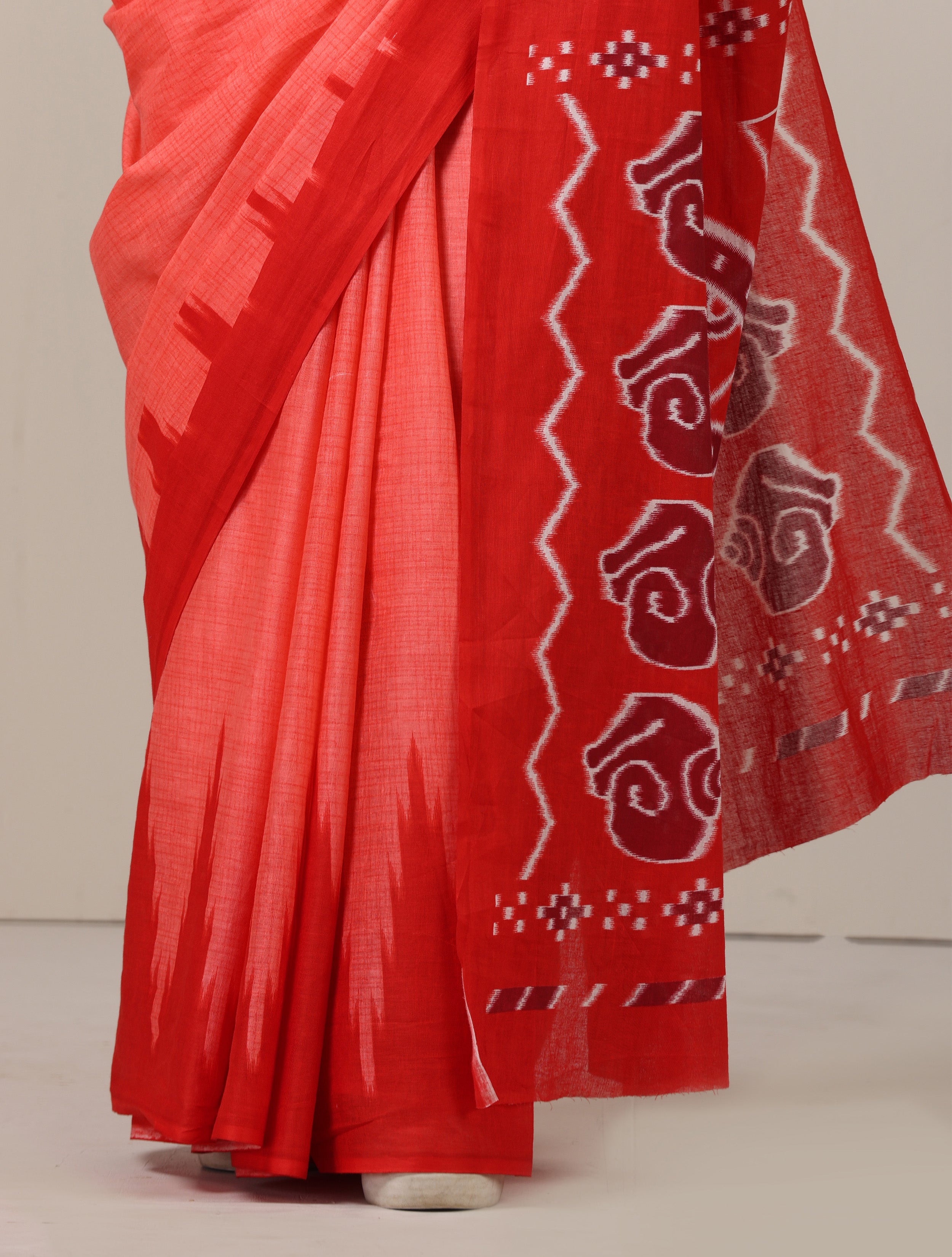 trueBrowns Red Ikat Print Saree With unstitched Blouse