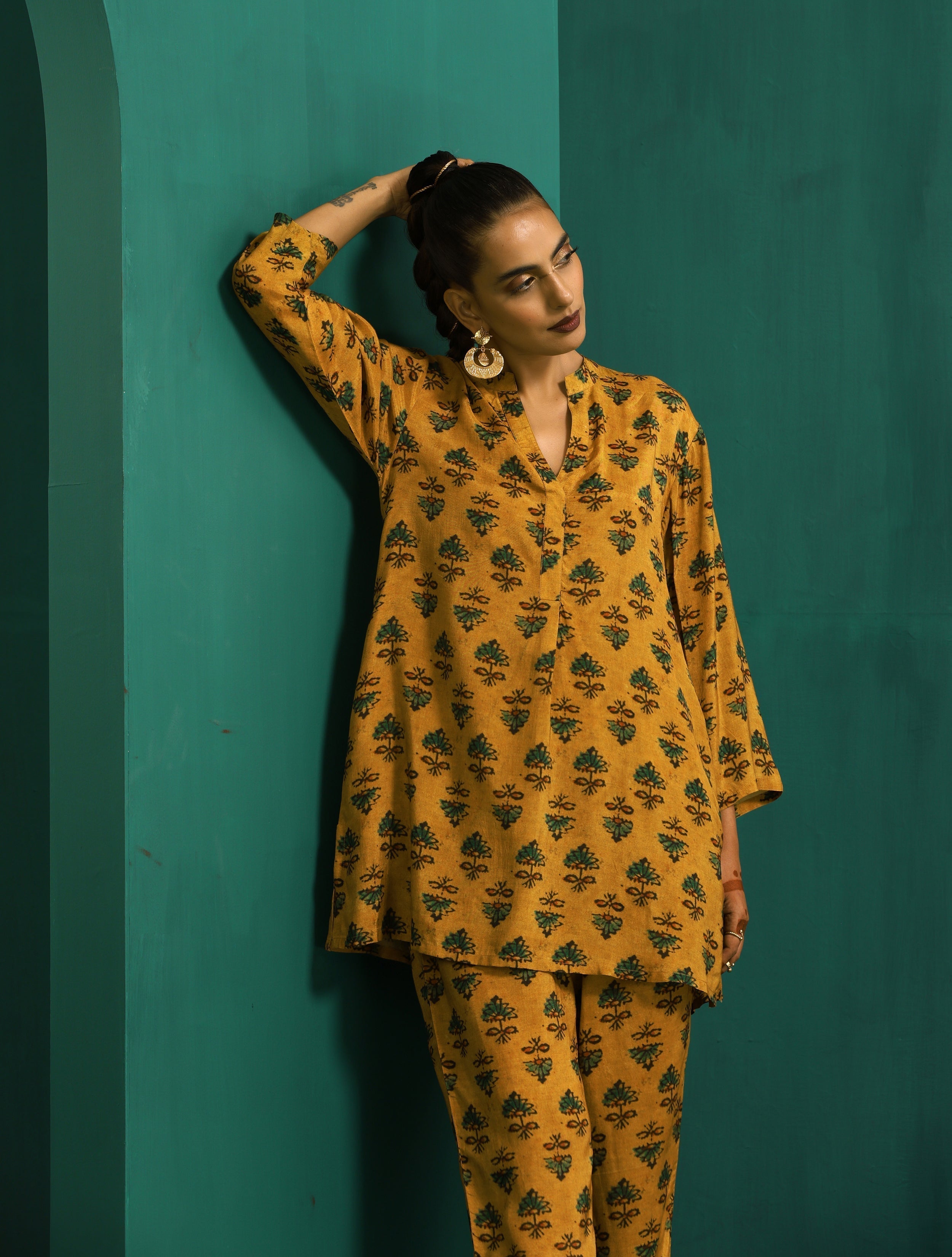trueBrowns Mustard Flower Muslin Silk Printed Co-ord Set