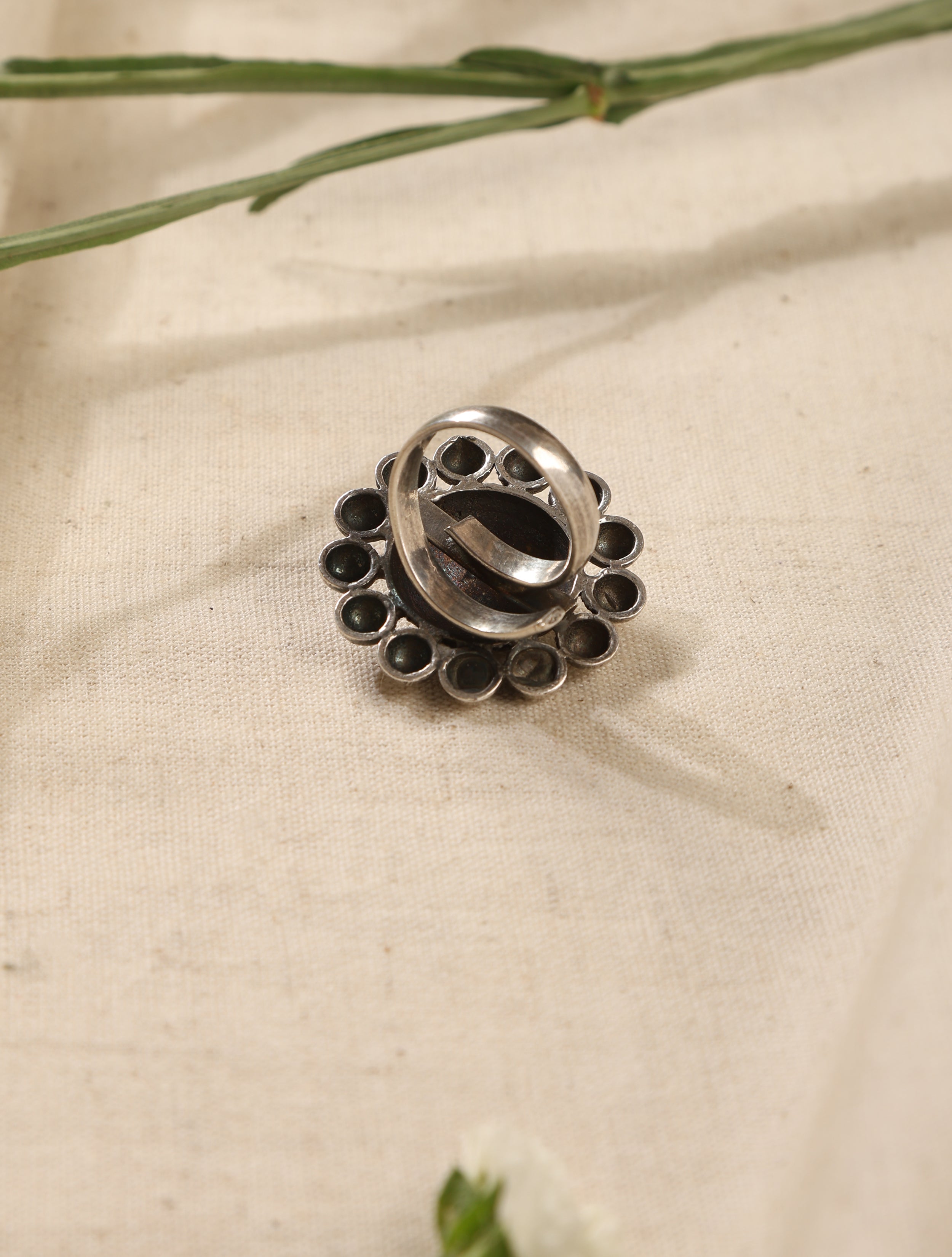trueBrowns Silver Mandala Floral Ring