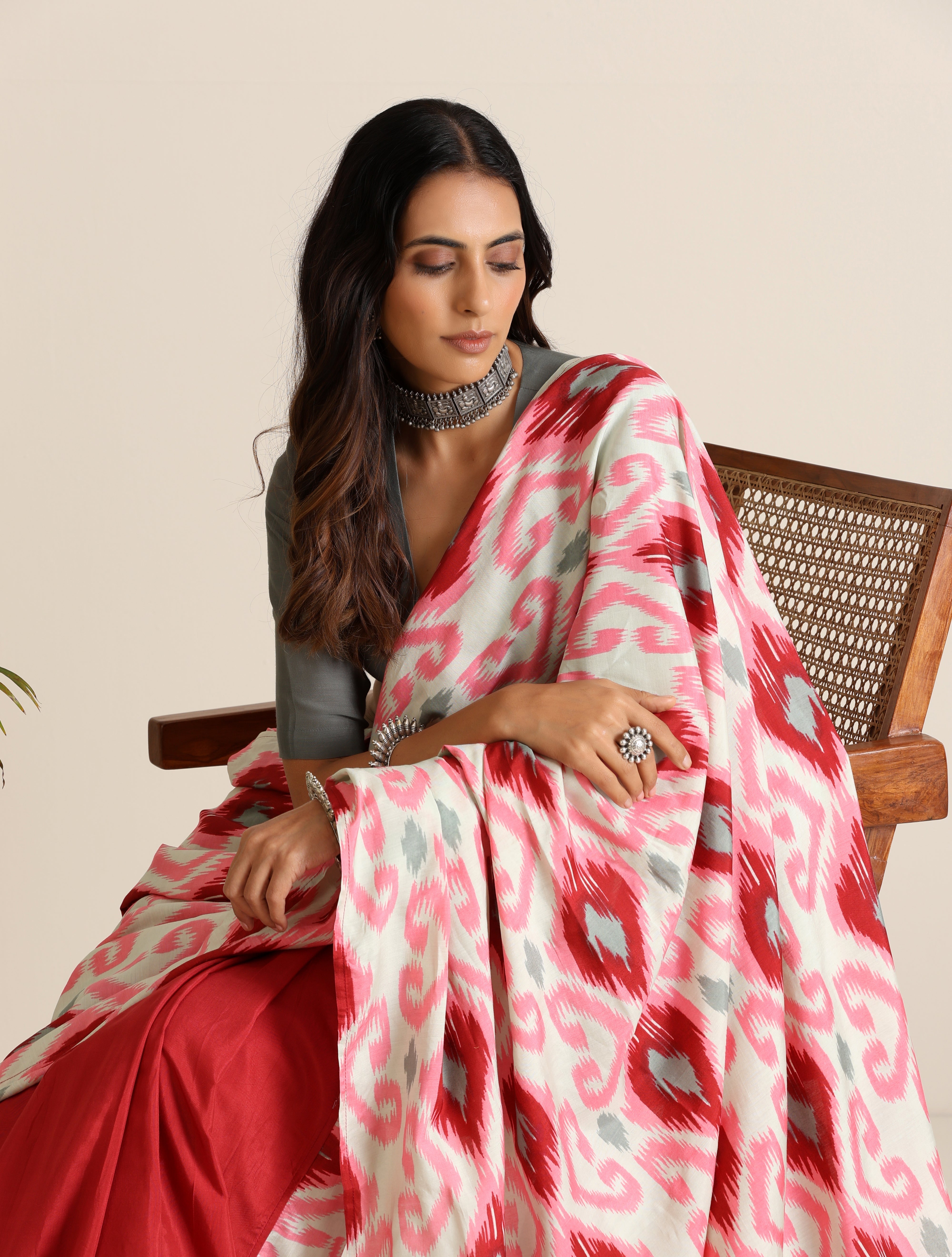 trueBrowns Maroon Grey Muslin Ikat Saree