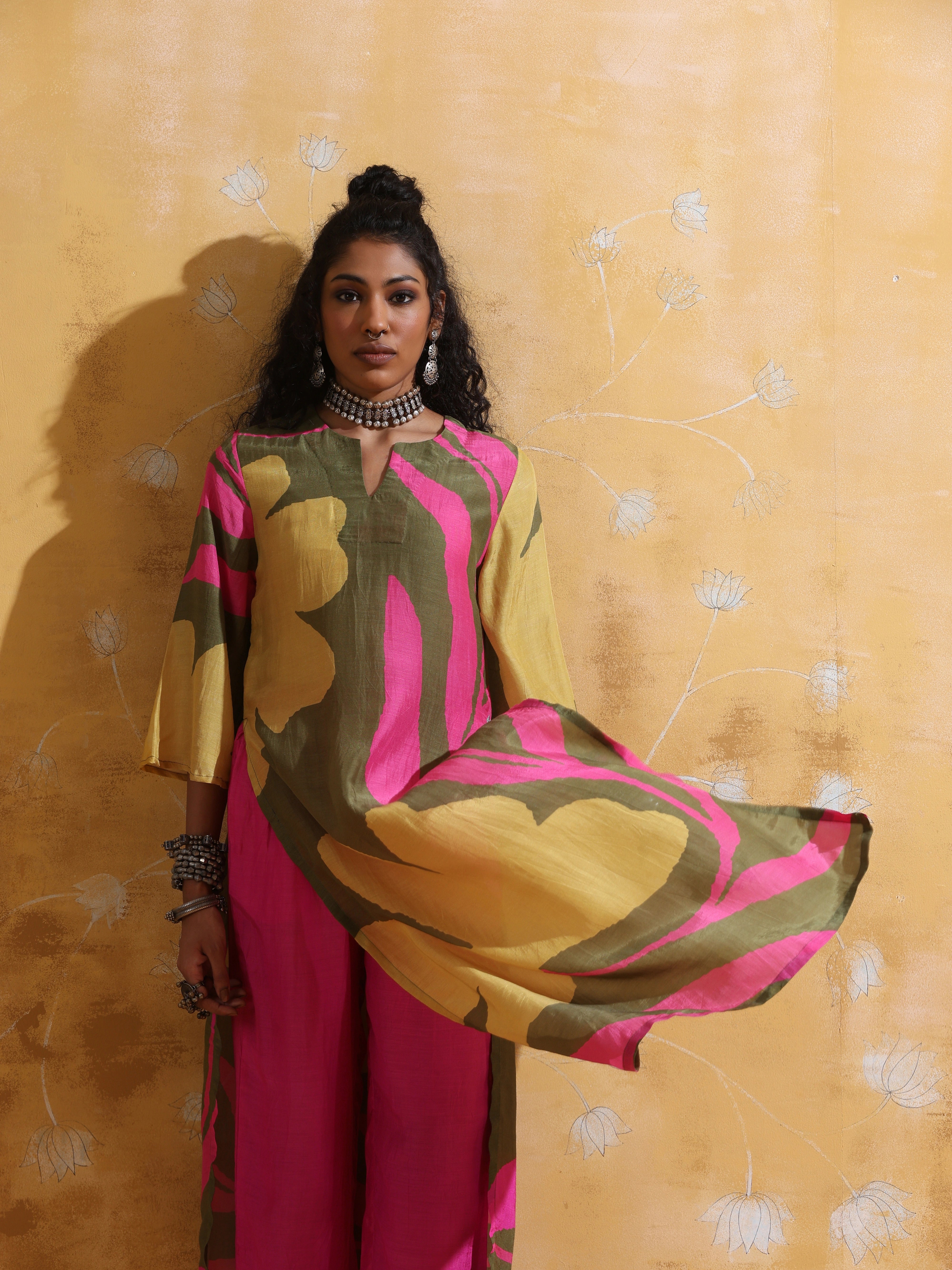 trueBrowns Green Pink Floral Print Muslin Silk High-Slit Kurta Set