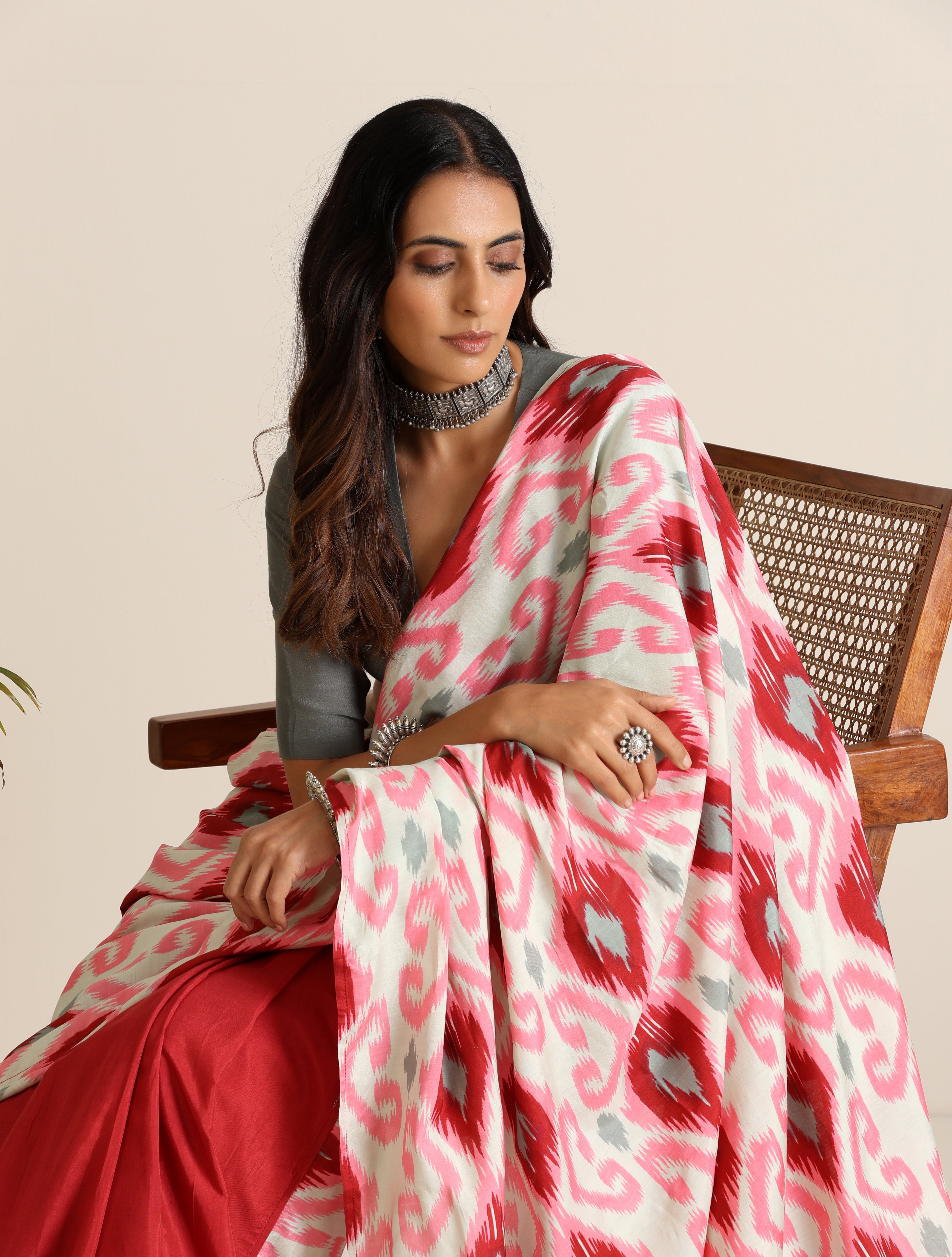 trueBrowns Maroon Grey Muslin Ikat Saree