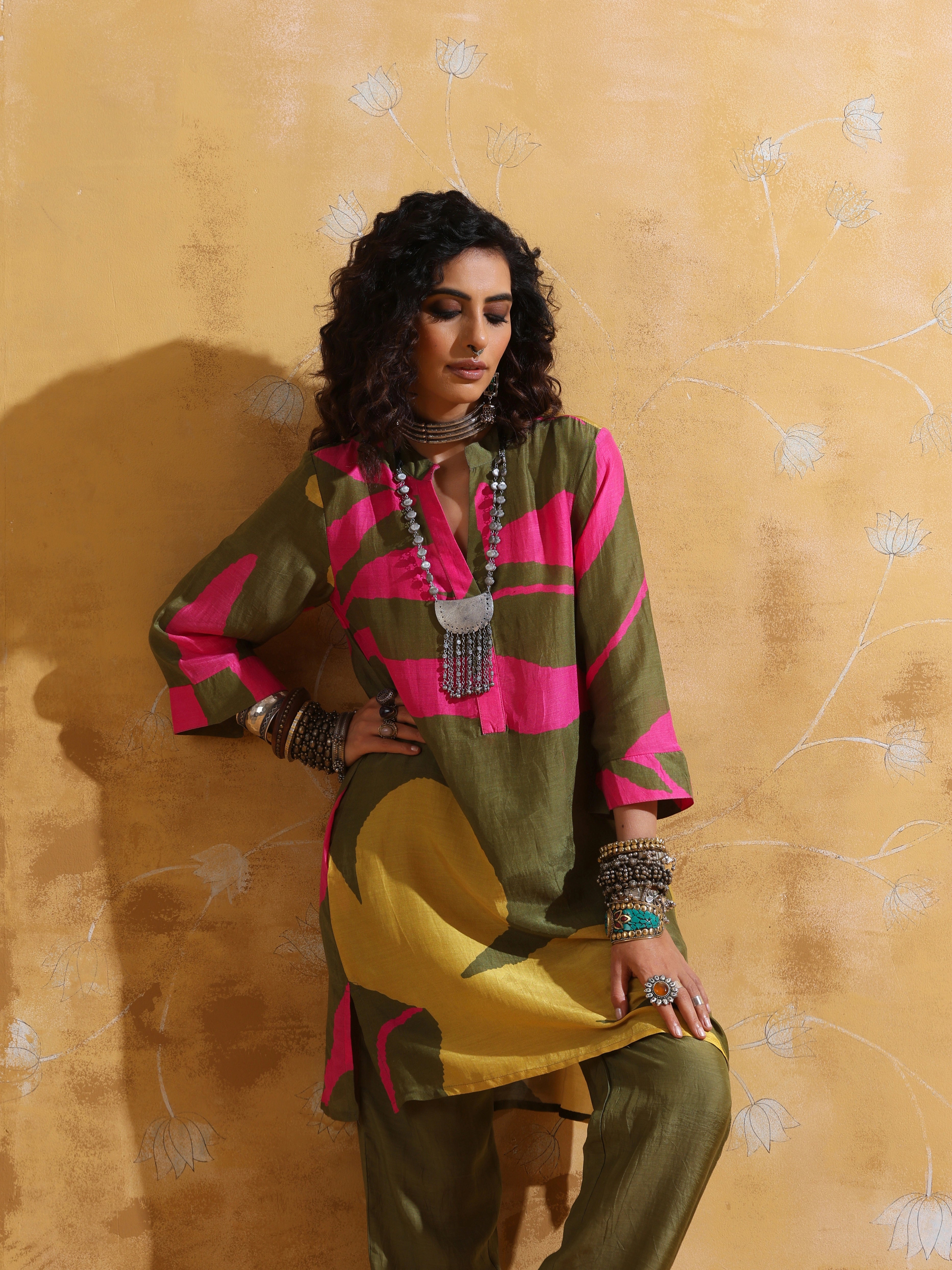 trueBrowns Green Pink Floral Print Muslin Silk Kurta Co-ord Set