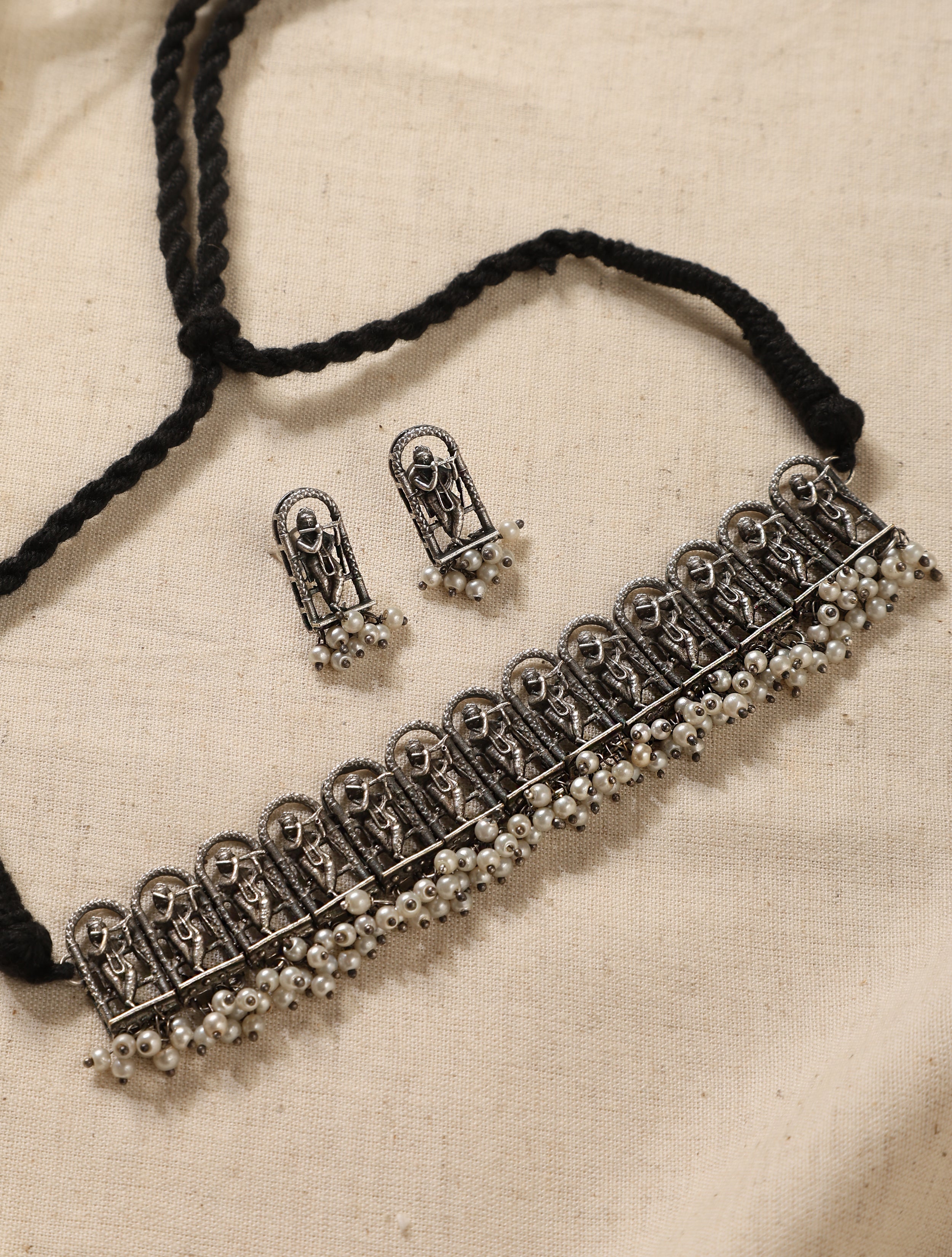 trueBrowns Silver Idol Choker Set