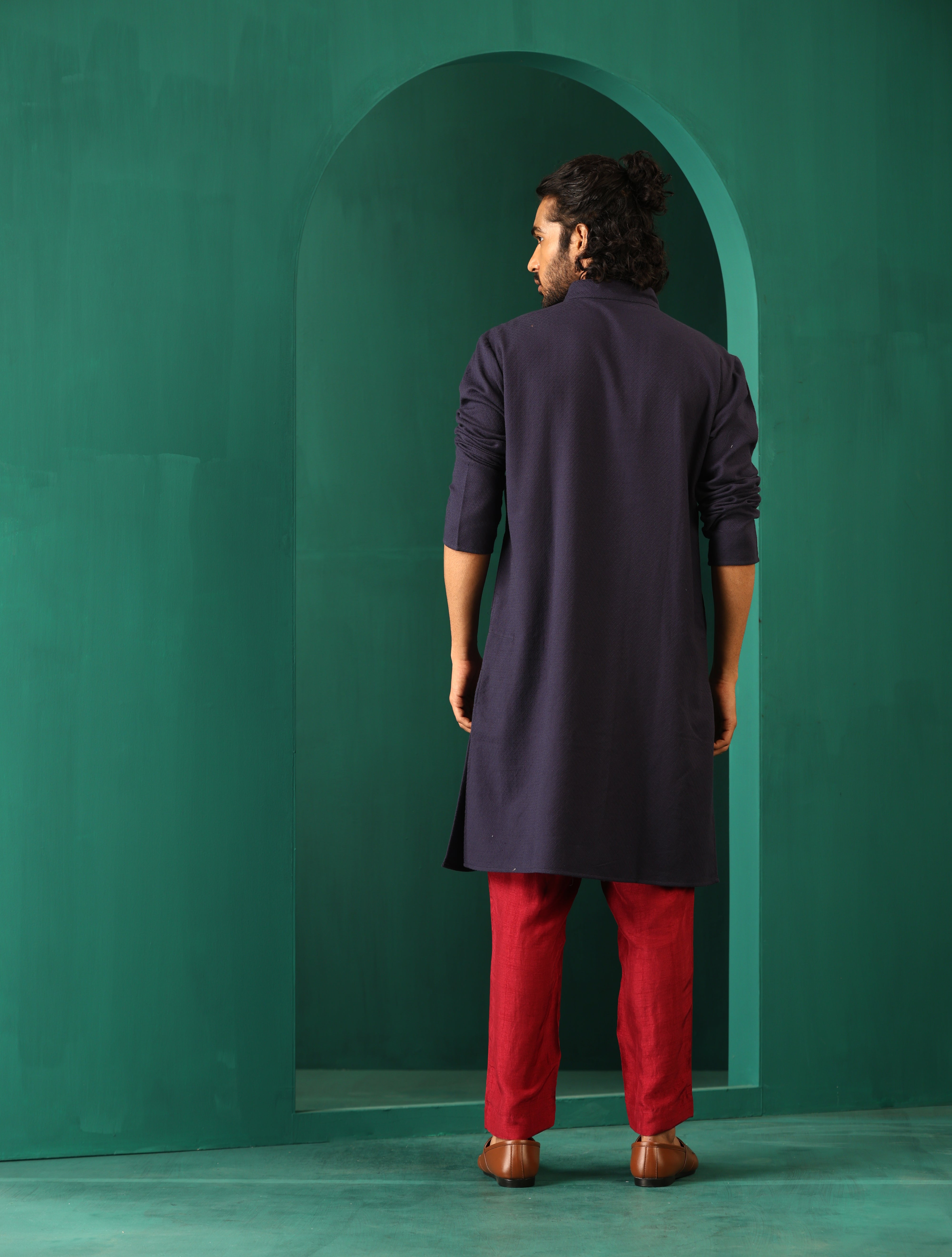 trueBrowns Men Navy Dobby Textured Kurta