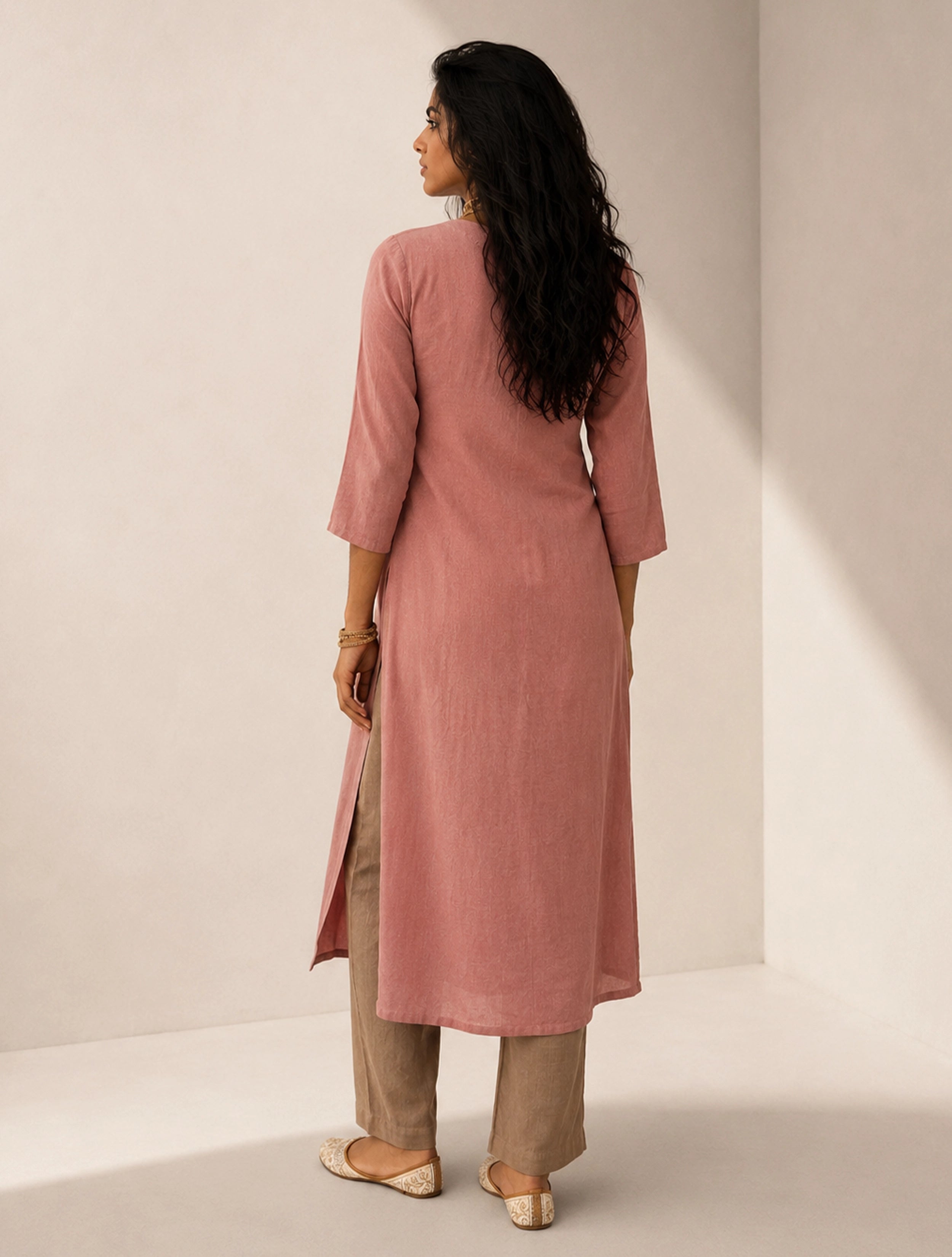 trueBrowns Pink Solid Viscose High-Slit Kurta Set