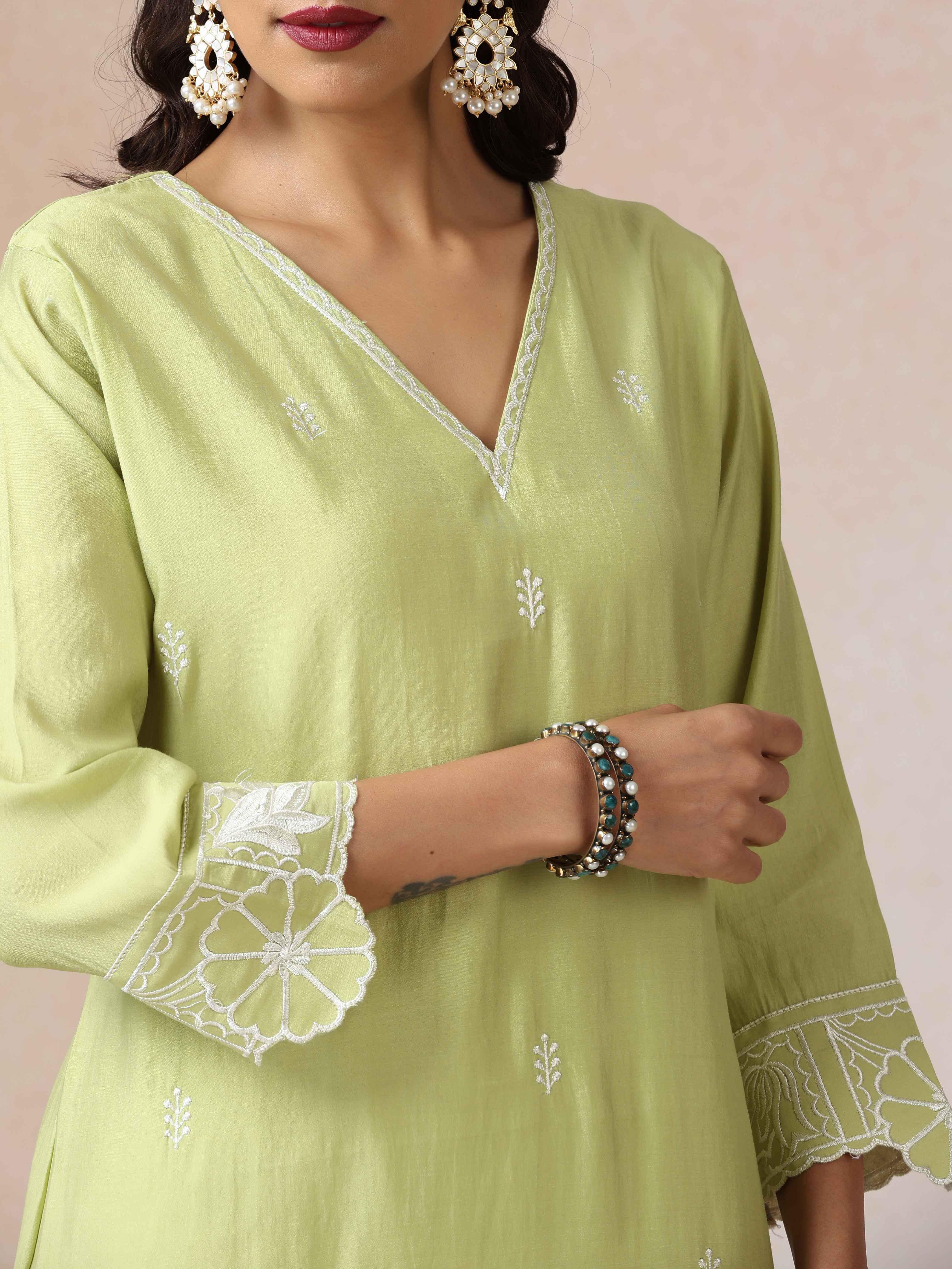 trueBrowns Green Embroidered Straight Kurta Co-Ord Set