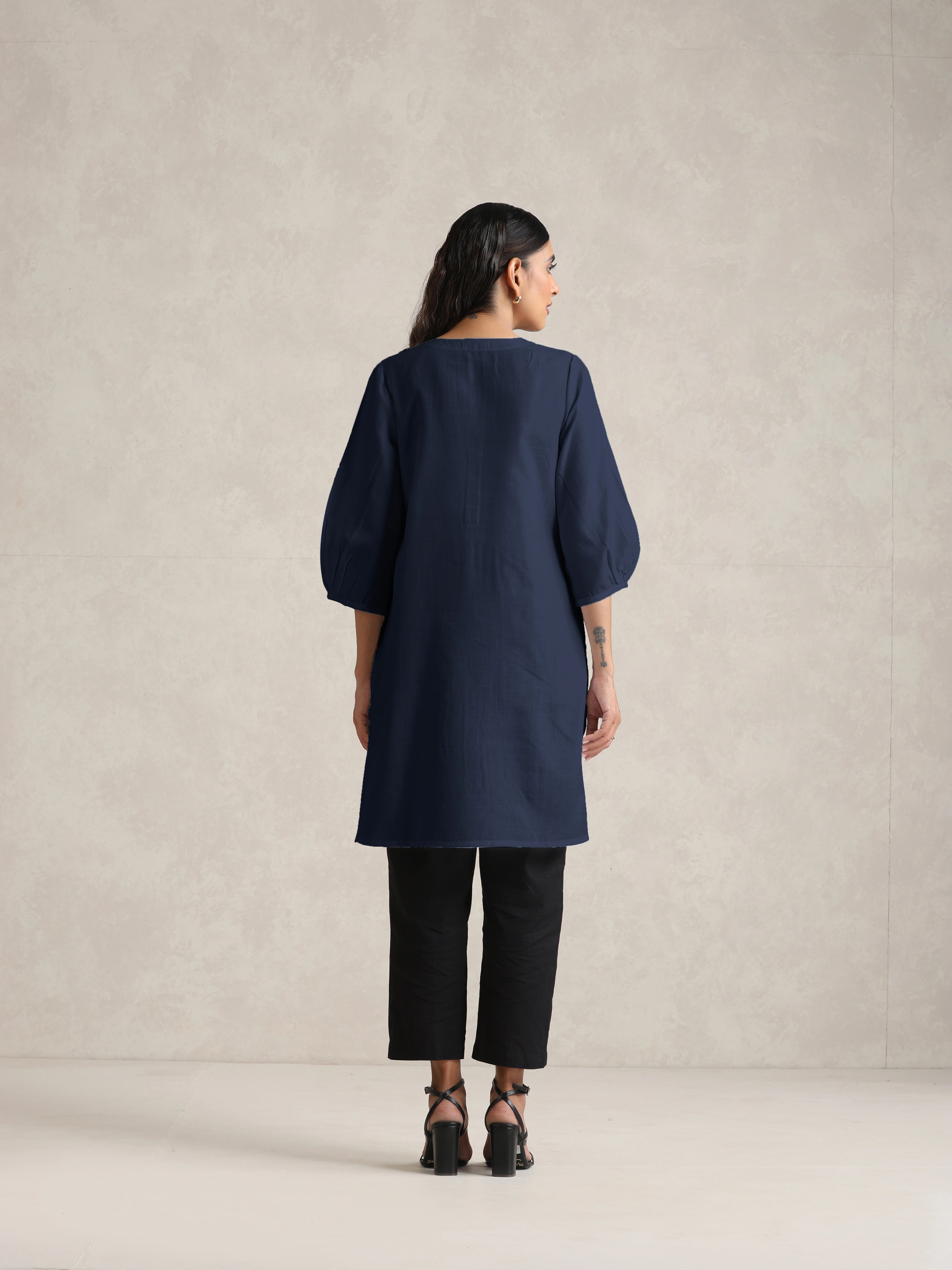 trueBrowns Blue Cotton Blend Short Kurta