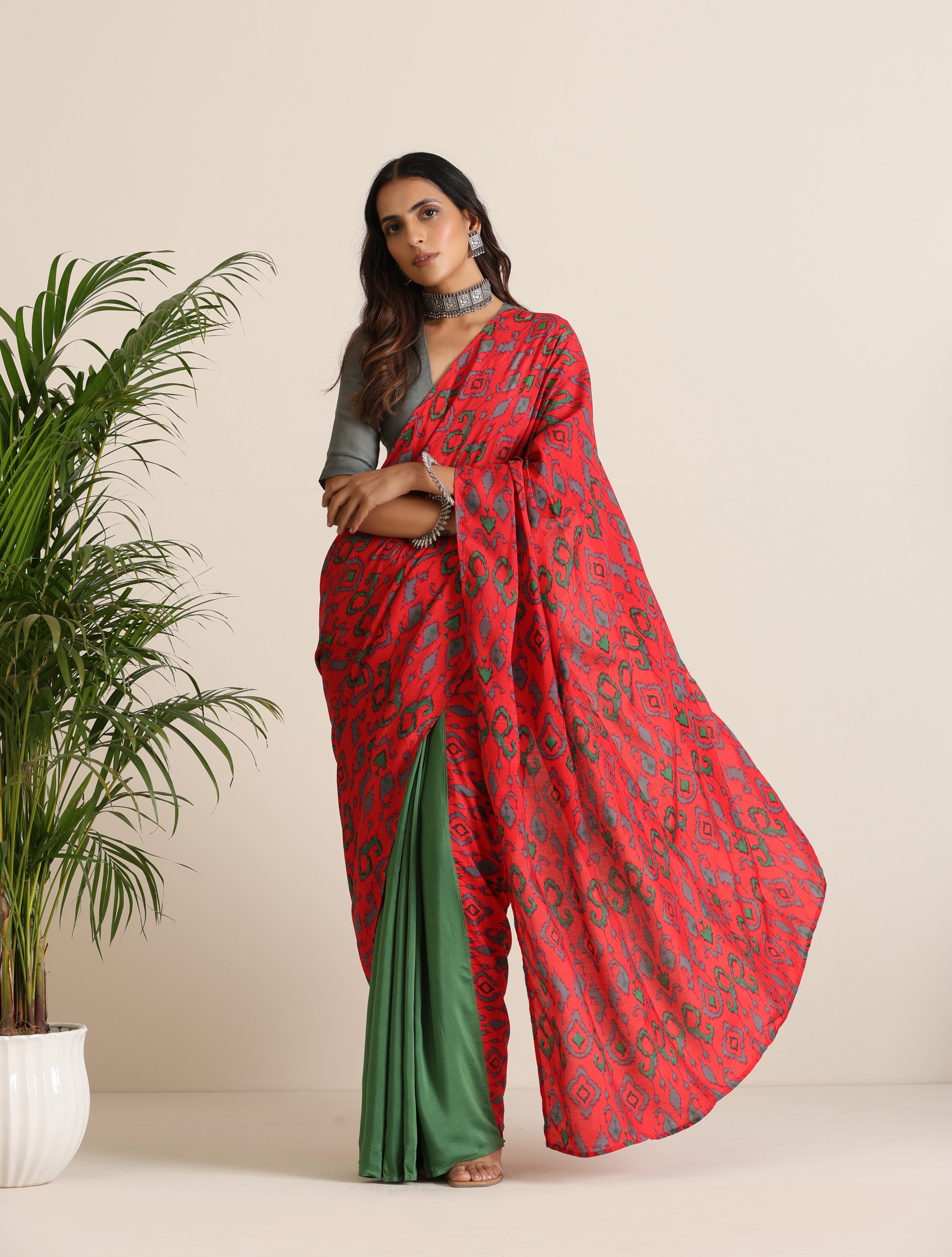trueBrowns Red Muslin Ikat Saree