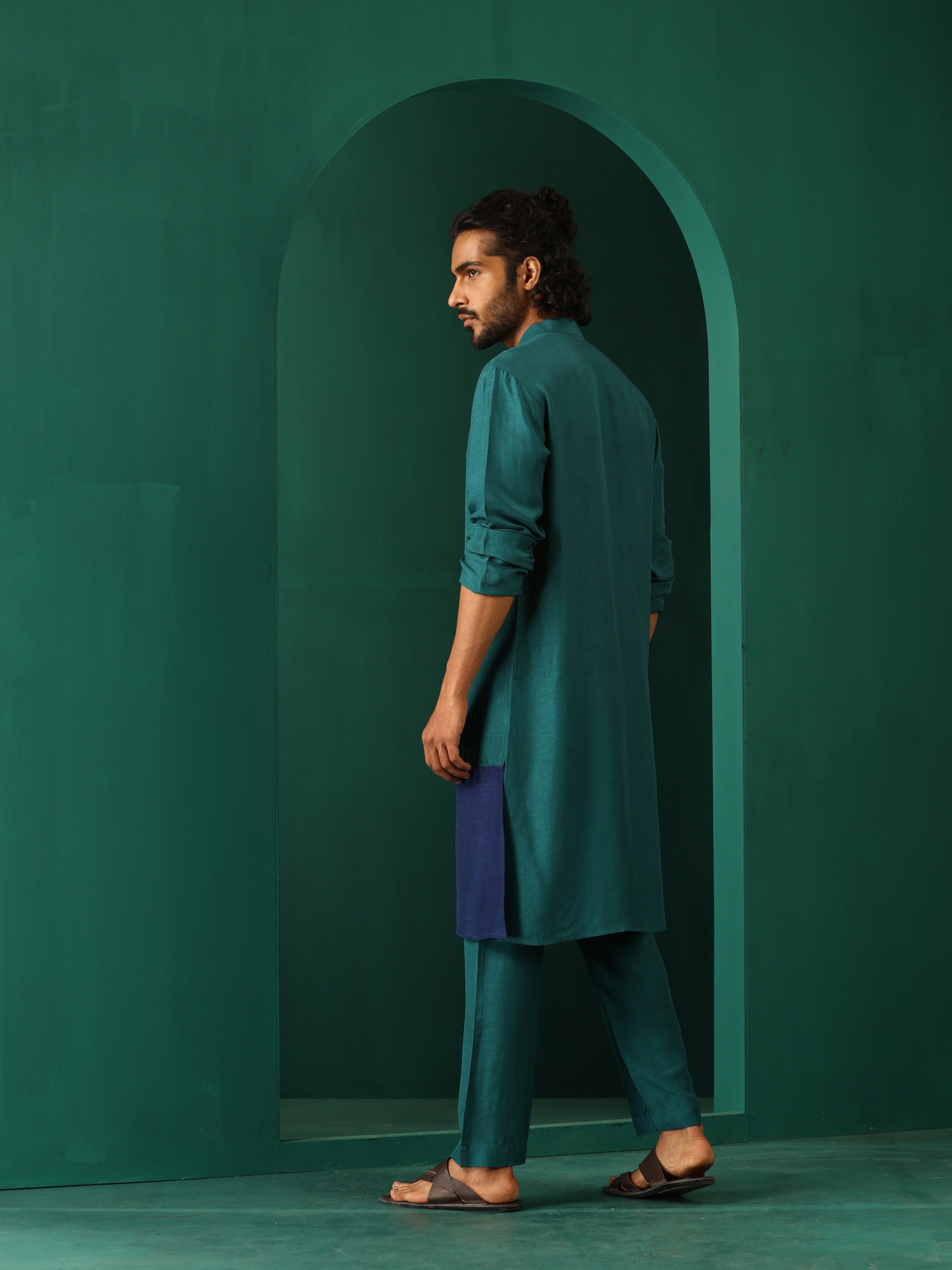 trueBrowns Men Blue Color Block Silk Long Kurta