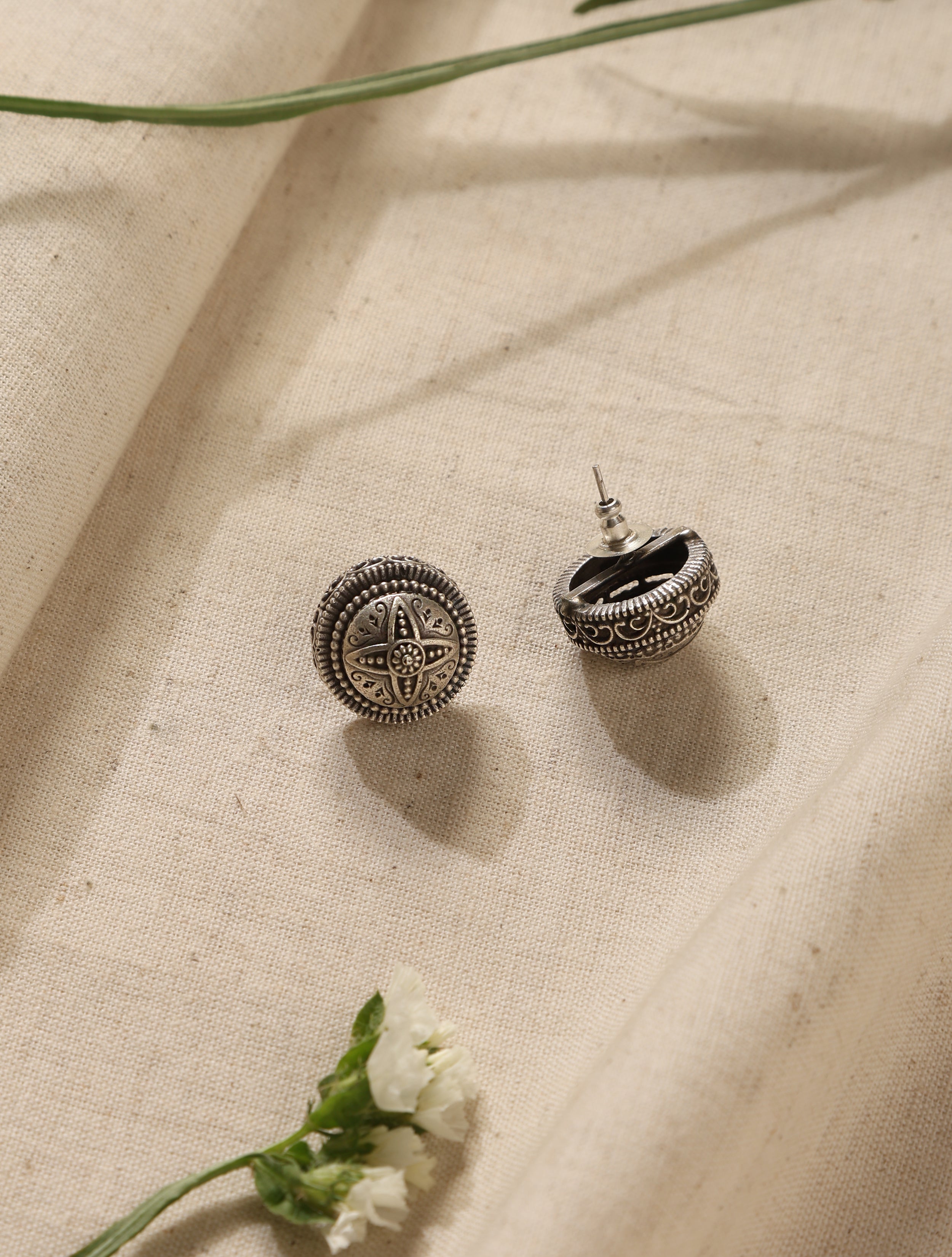 trueBrowns Silver Floral Stud Earrings