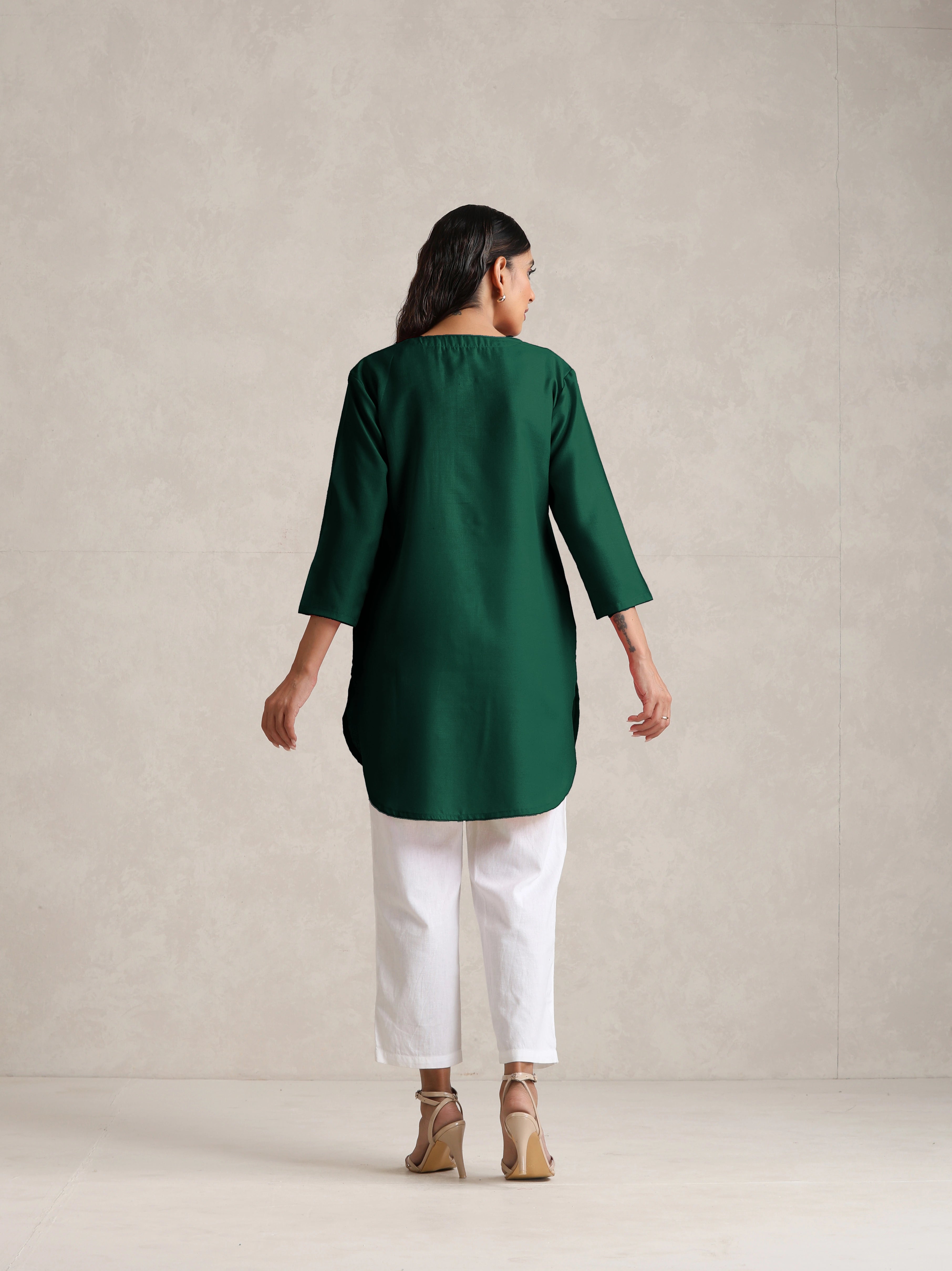 trueBrowns Dark Green Cotton Blend Short Kurta