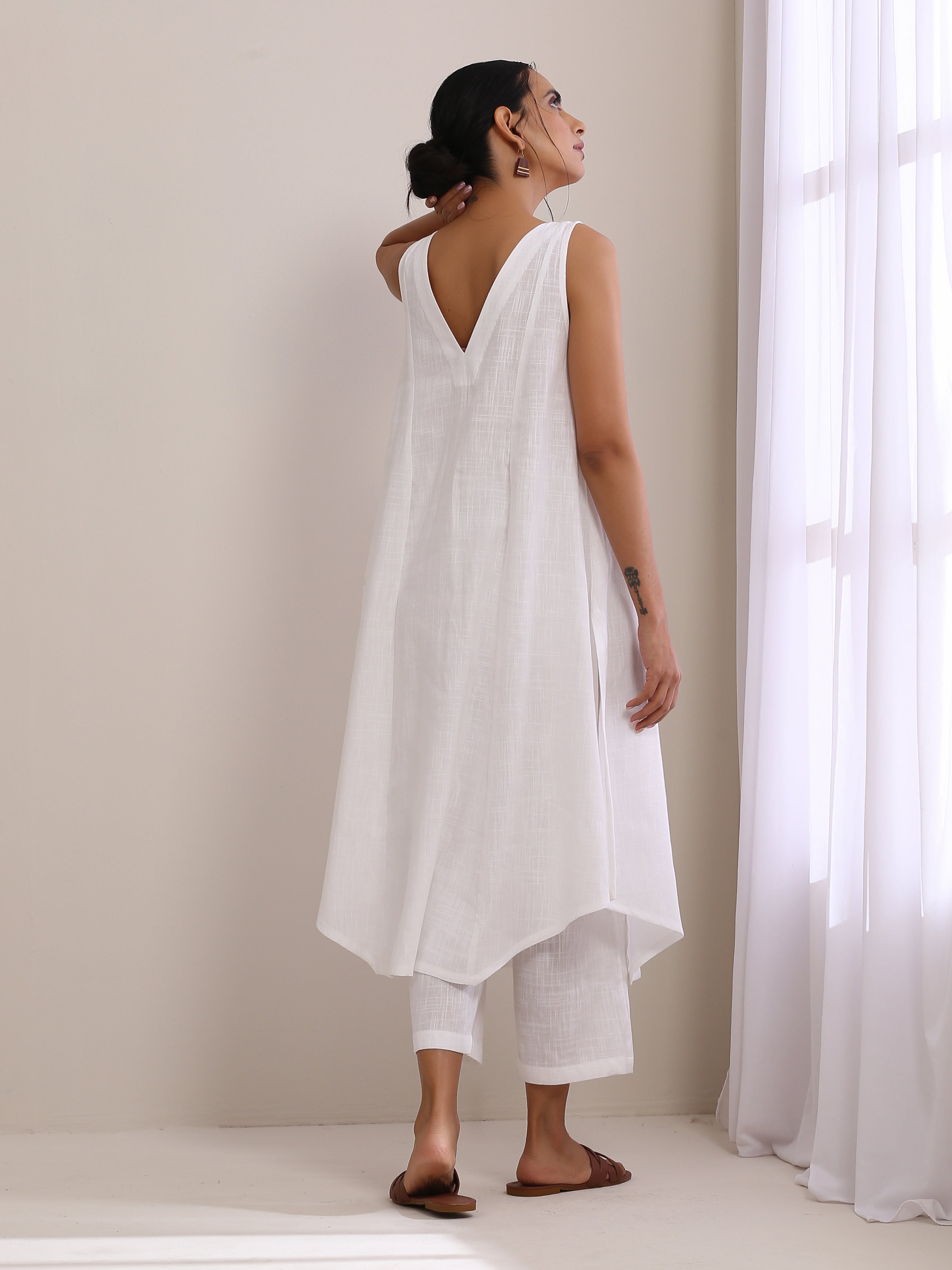 White Slub Texture Sleeveless Flared Kurta Pant Set