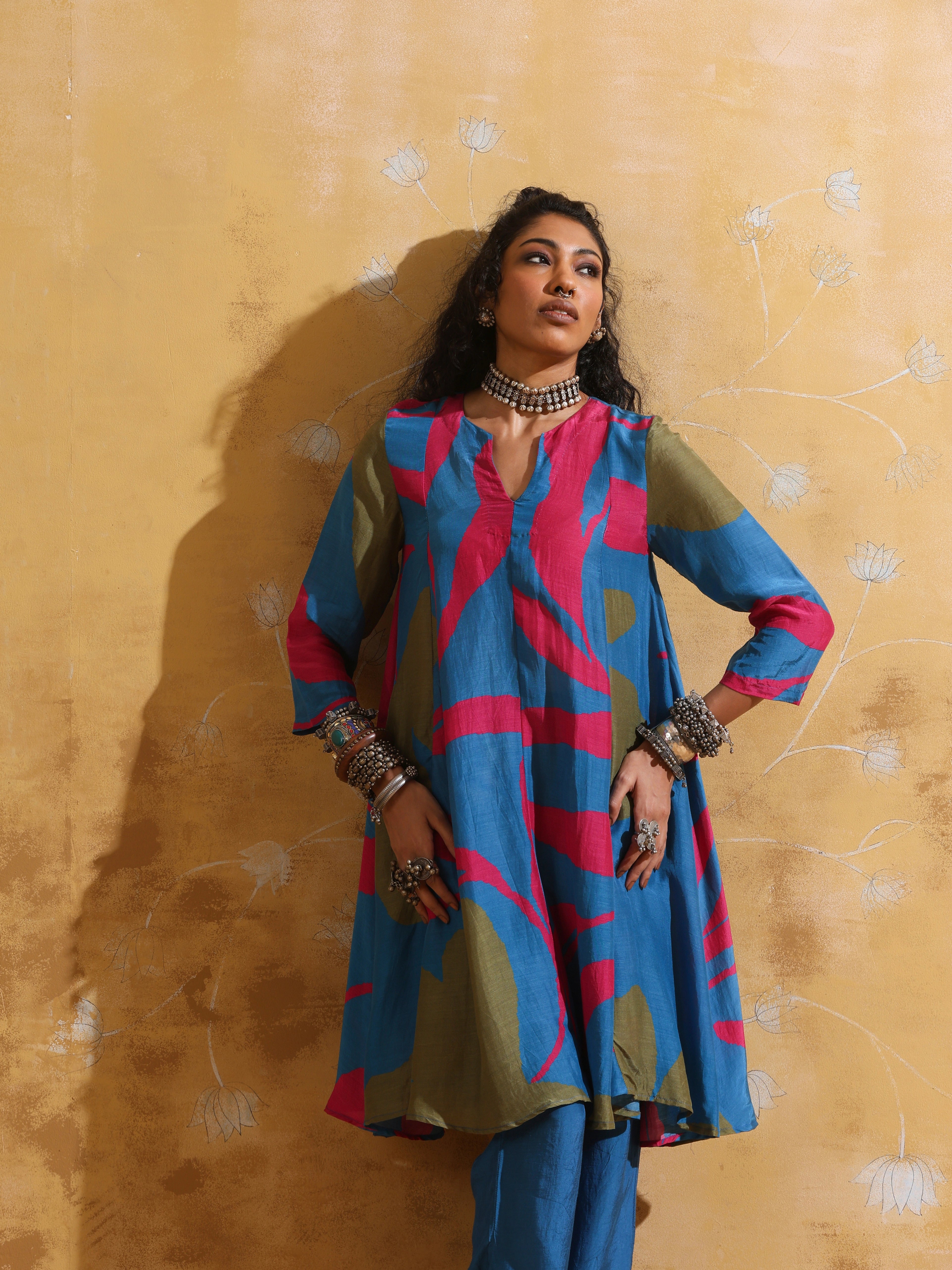 trueBrowns Blue Floral Print Muslin Silk Flared Kurta Co-ord Set