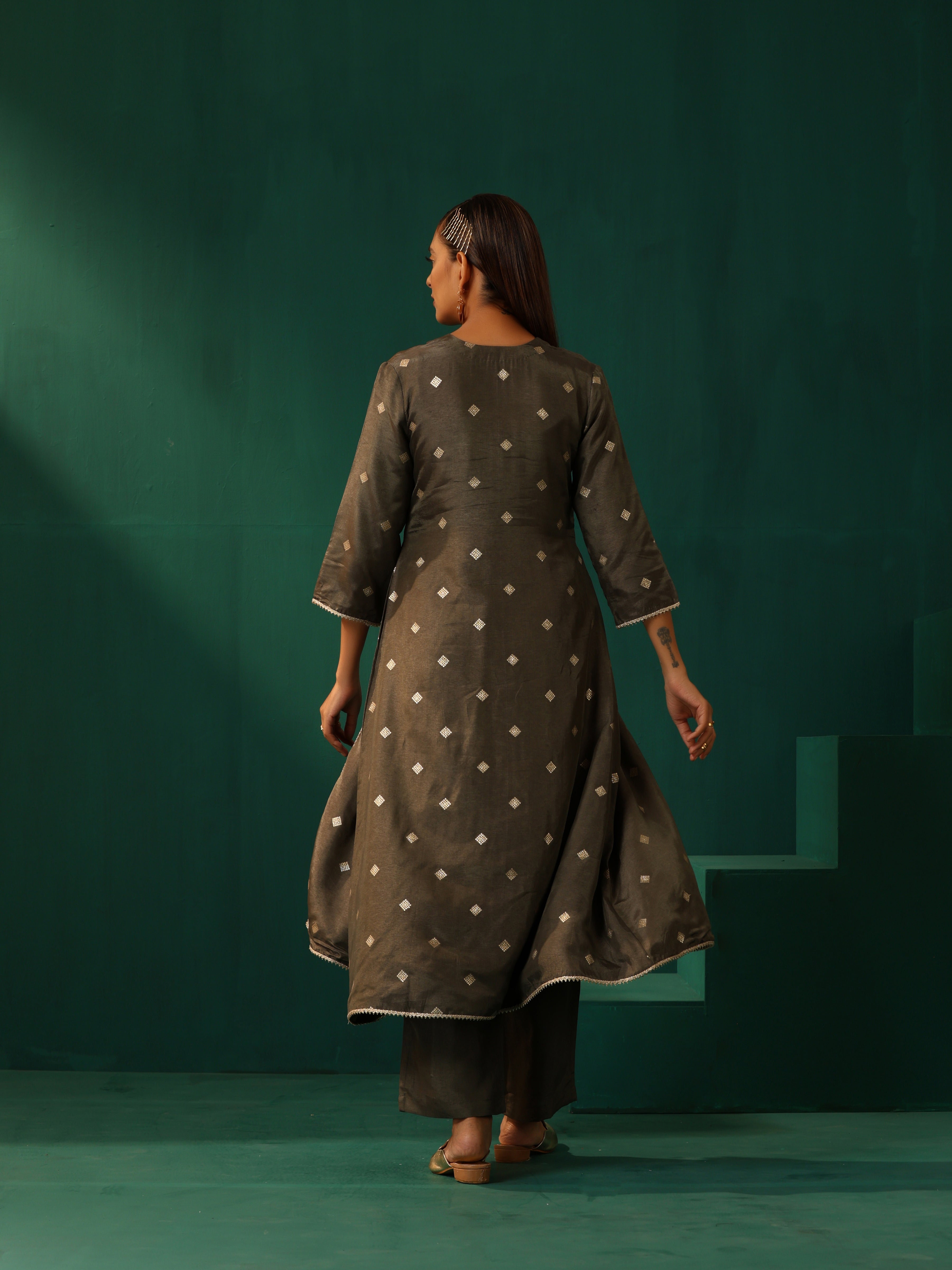trueBrowns Grey Diamond Viscose Silk Slit Kurta Pant Set
