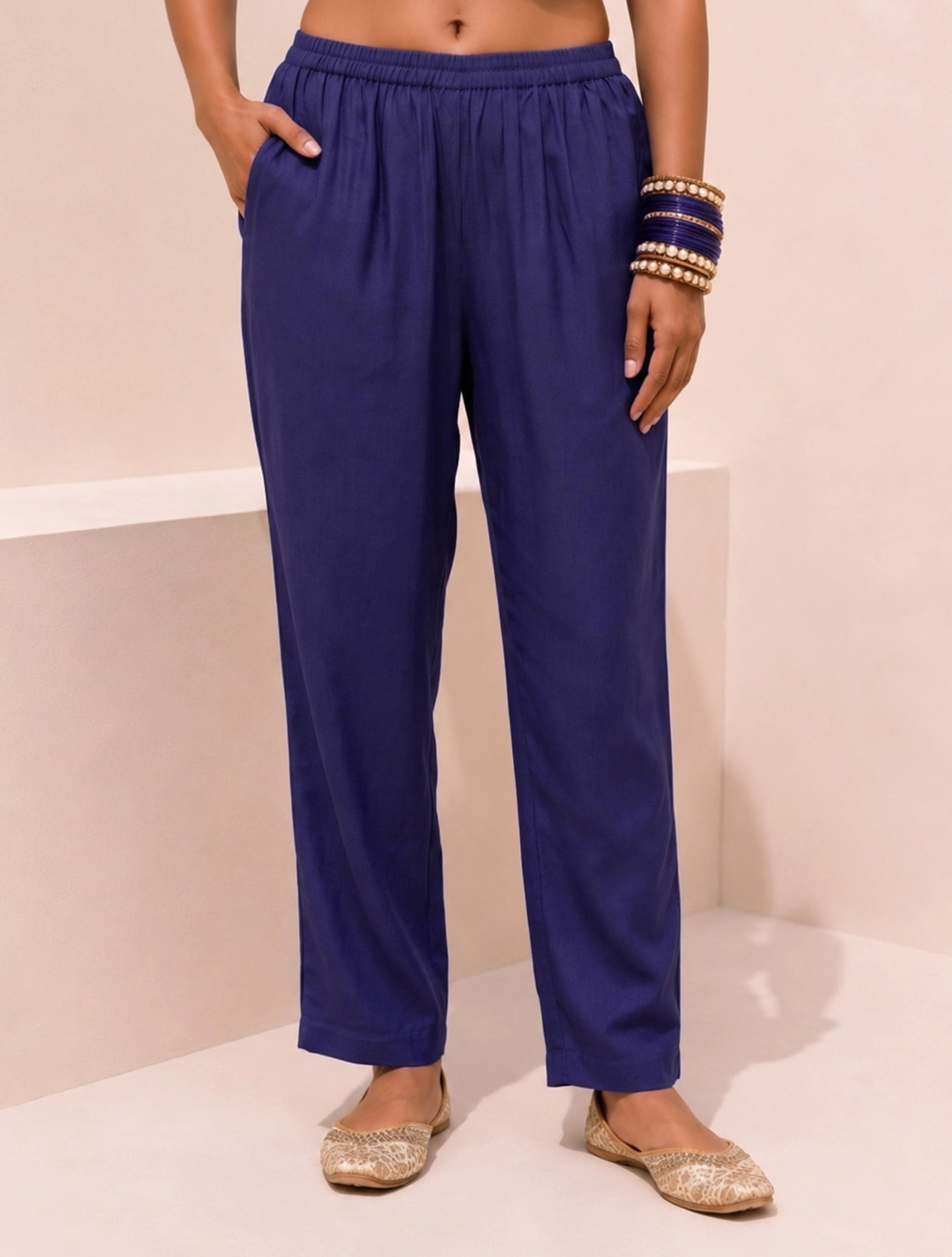 trueBrowns Blue Solid Viscose Sleeveless High-slit Kurta Set