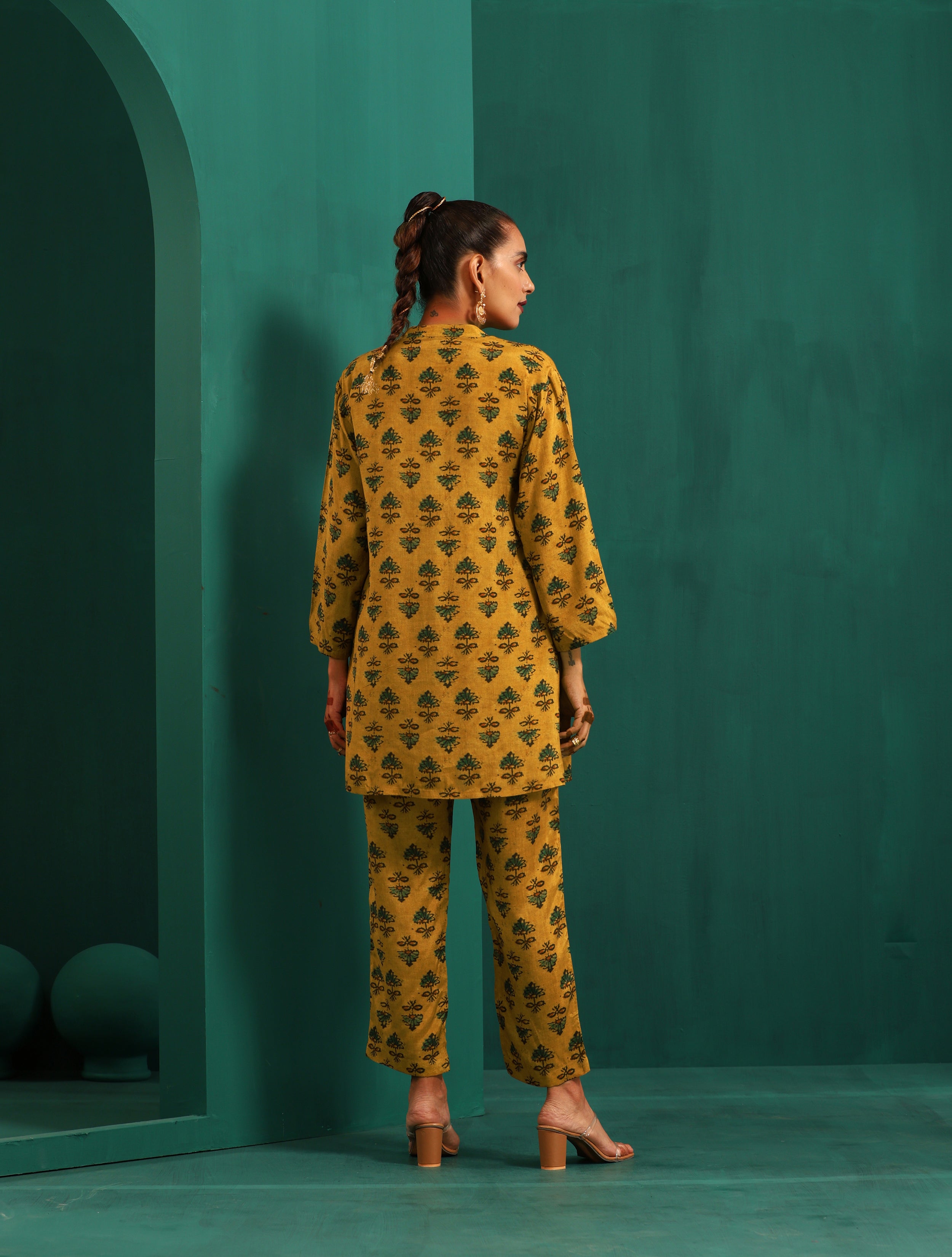 trueBrowns Mustard Flower Muslin Silk Printed Co-ord Set