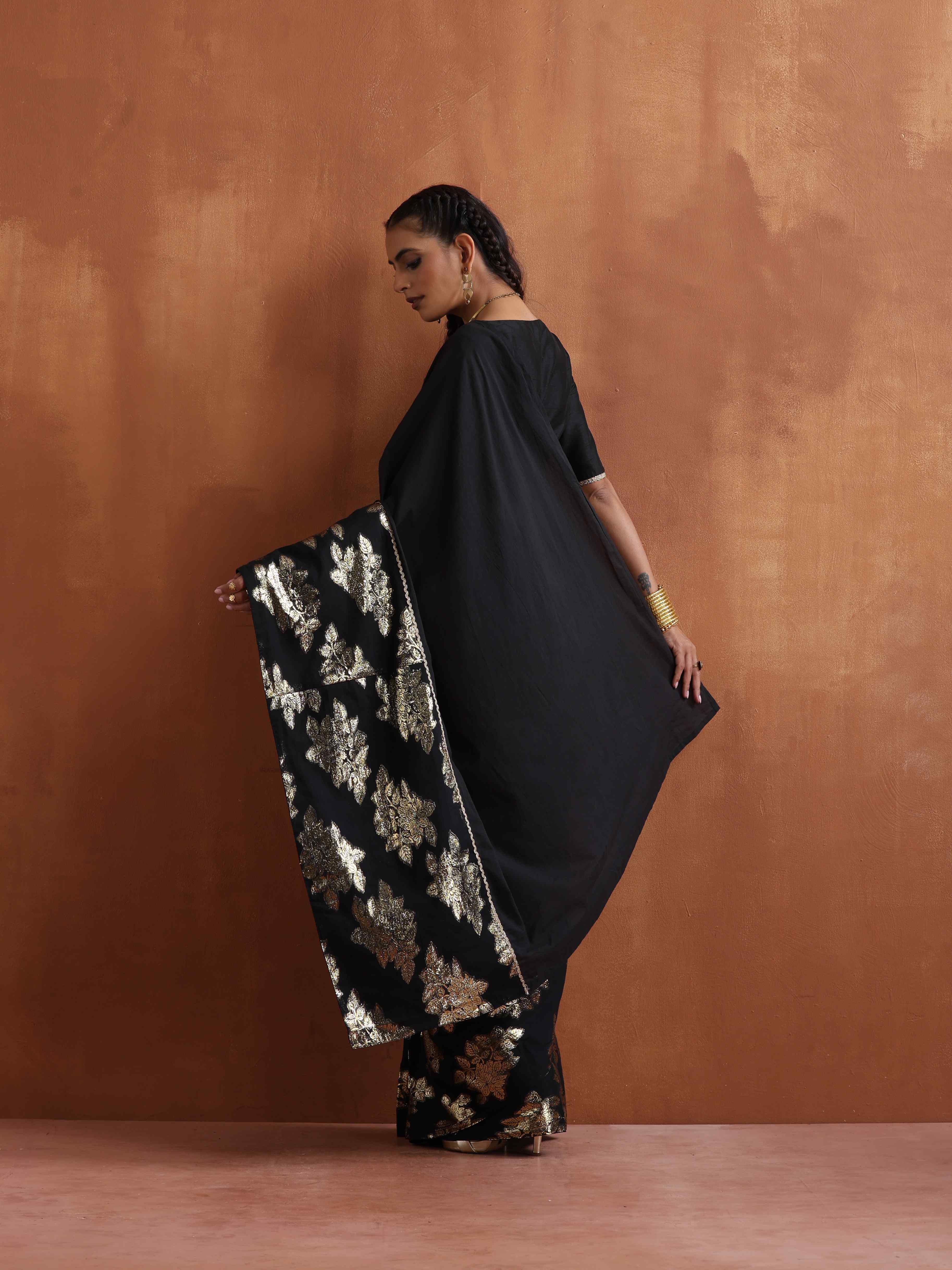 trueBrowns Black Metallic Saree