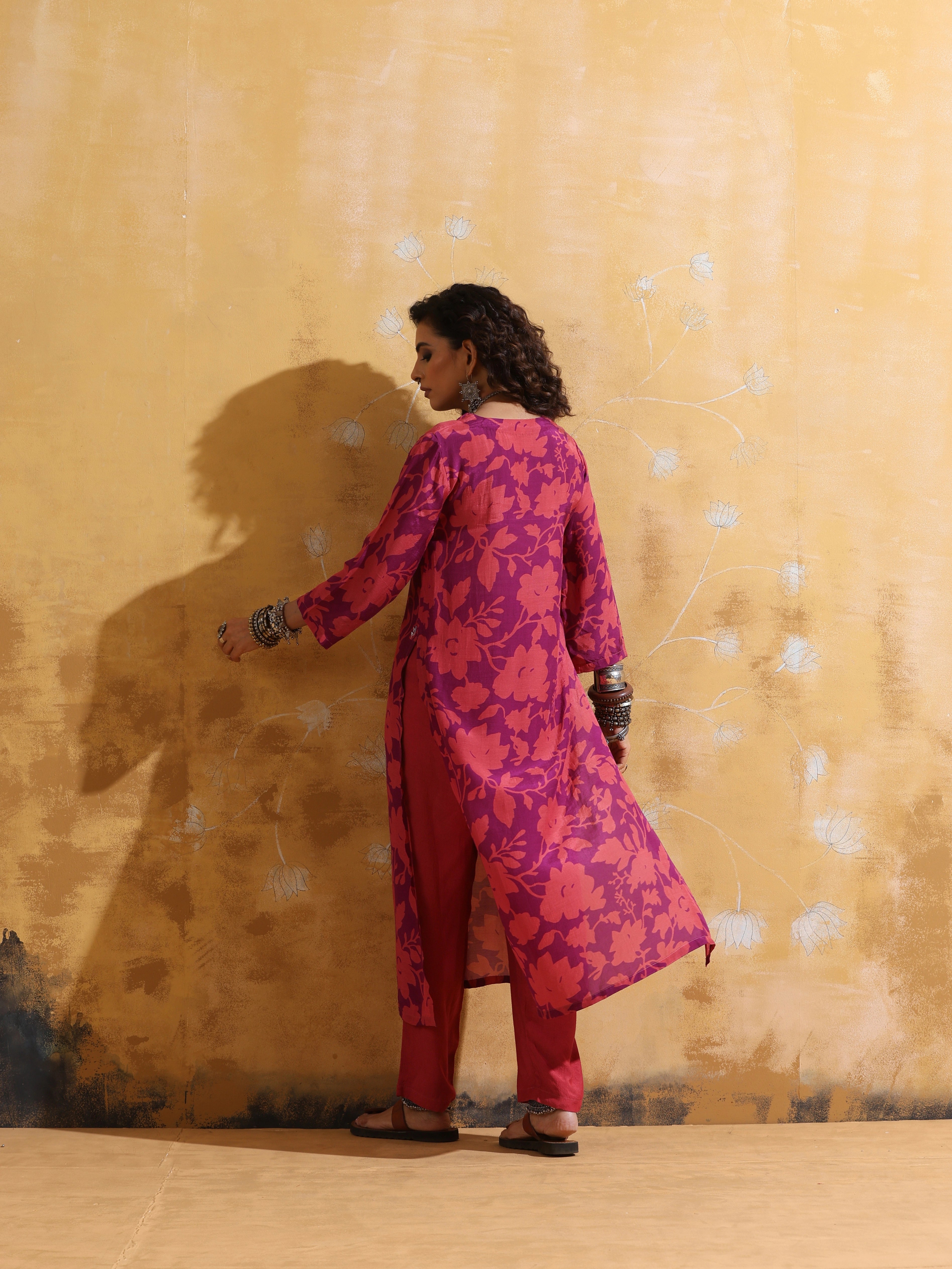 trueBrowns Purple Peach Jaal Print Muslin Silk High-Slit Kurta Set