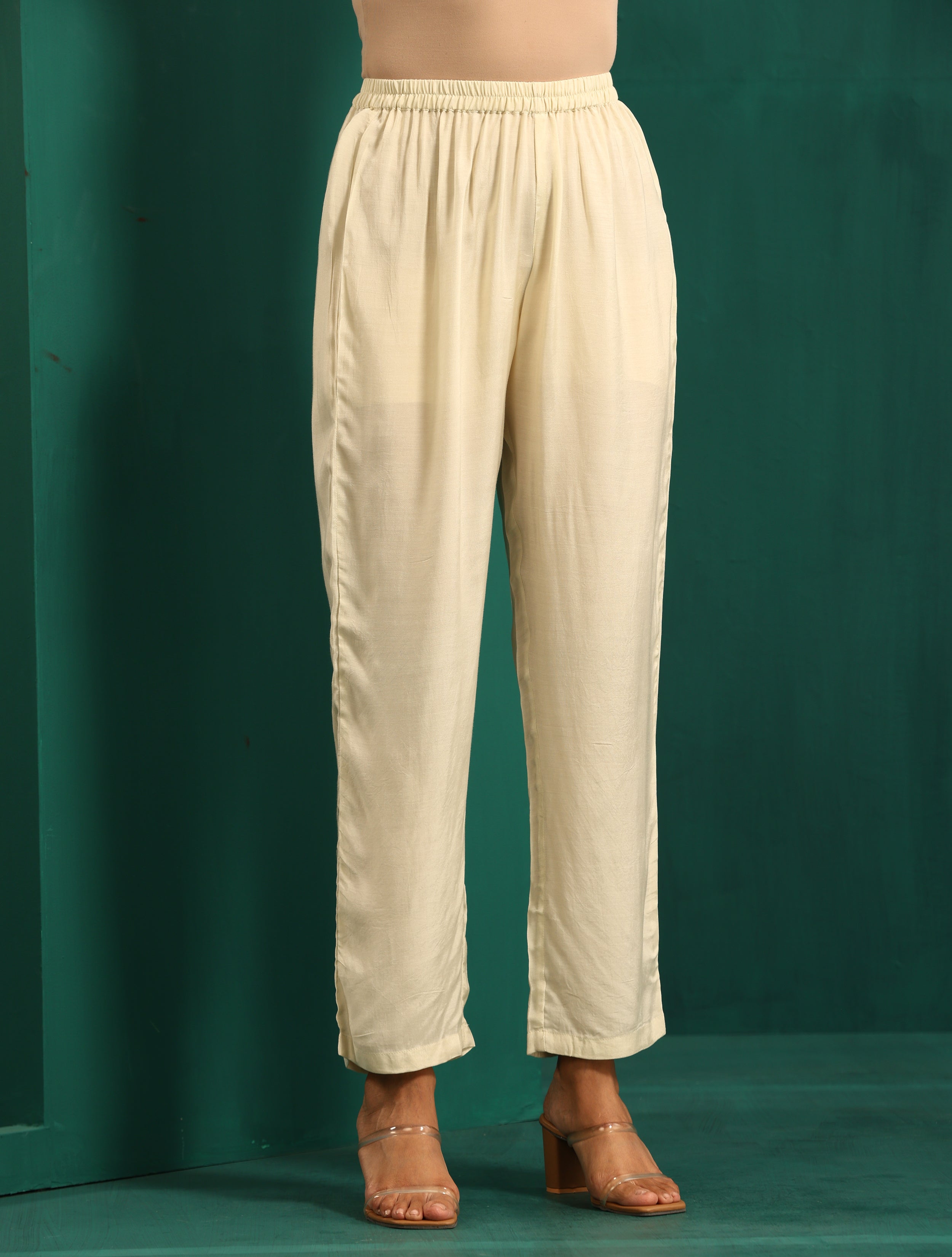 trueBrowns Off White Floral Muslin Silk Printed Kaftan Pant Set