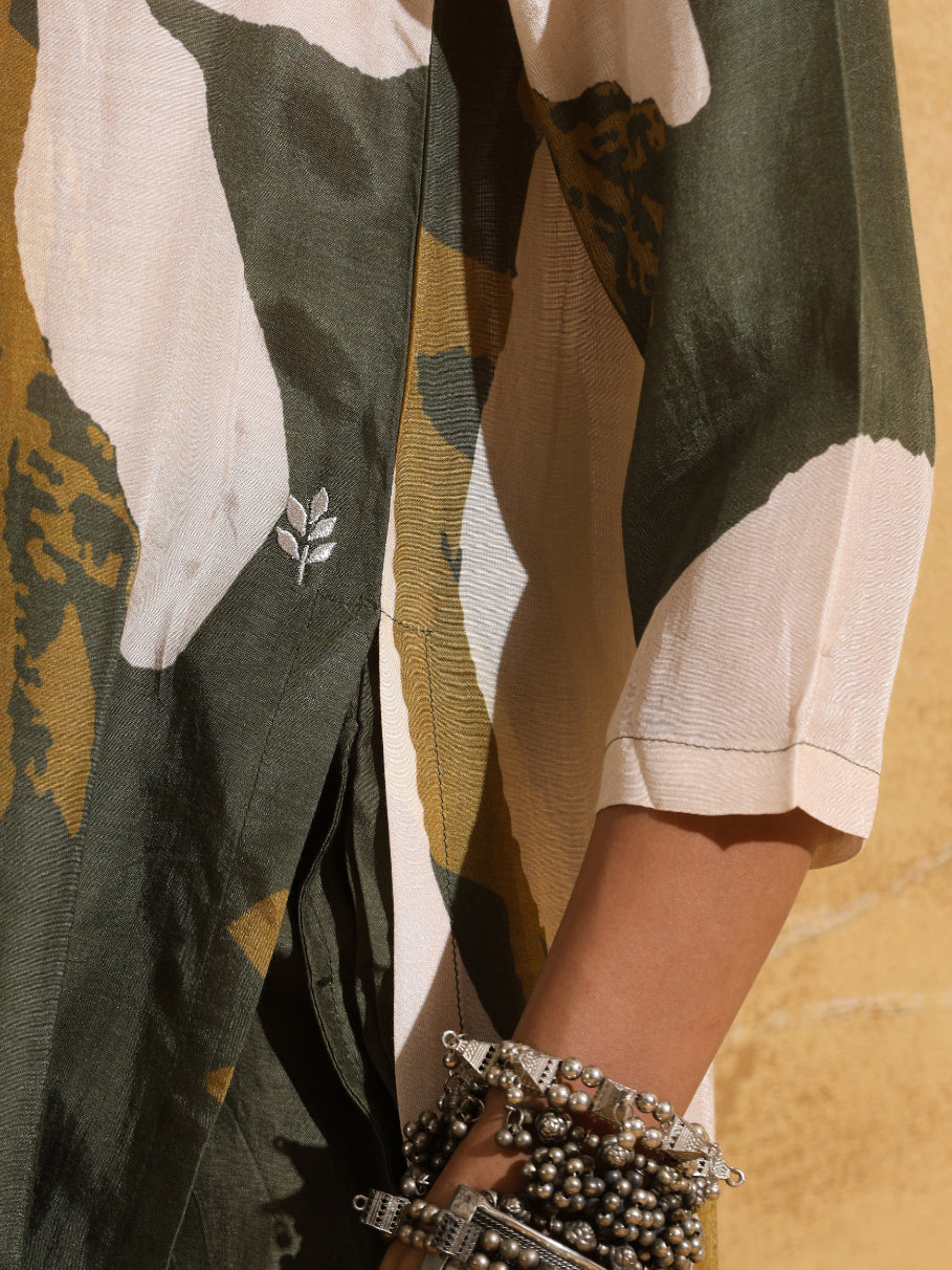 trueBrowns Green Cream Floral Print Muslin Silk Straight Kurta Set