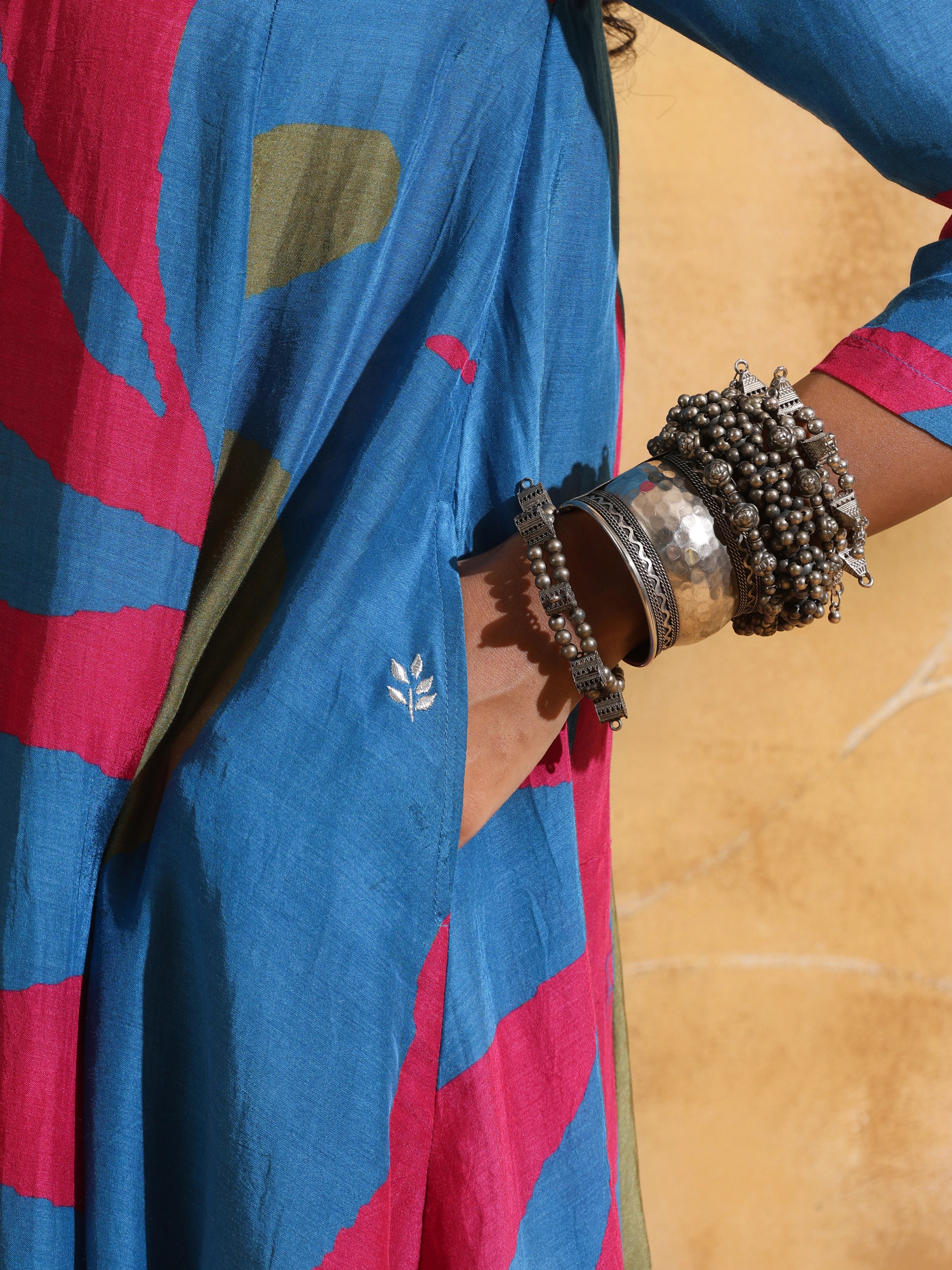 trueBrowns Blue Floral Print Muslin Silk Flared Kurta Co-ord Set