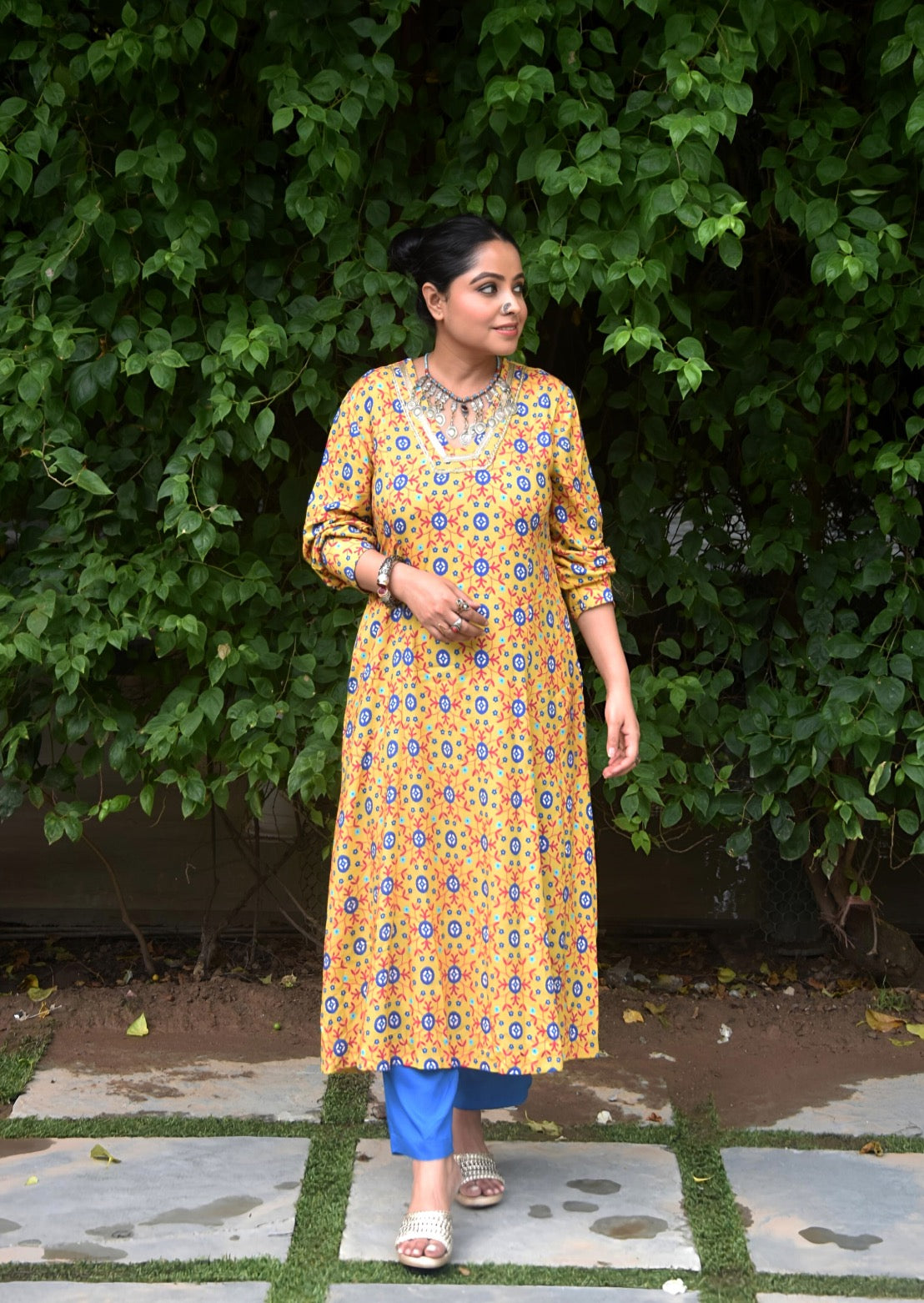 trueBrowns Lime Pink Floral Print A-line Glass Neck Kurta Set
