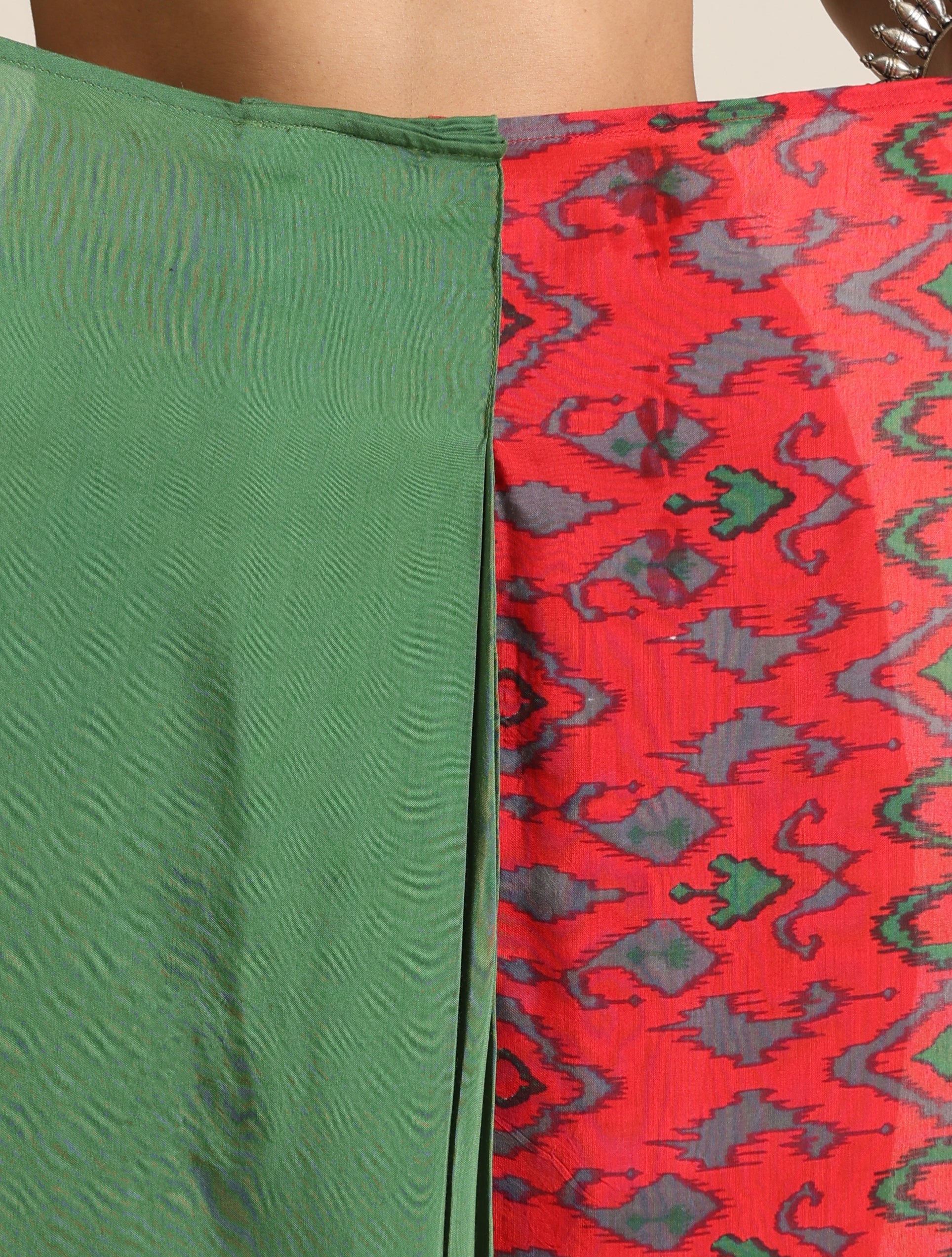 trueBrowns Red Muslin Ikat Saree