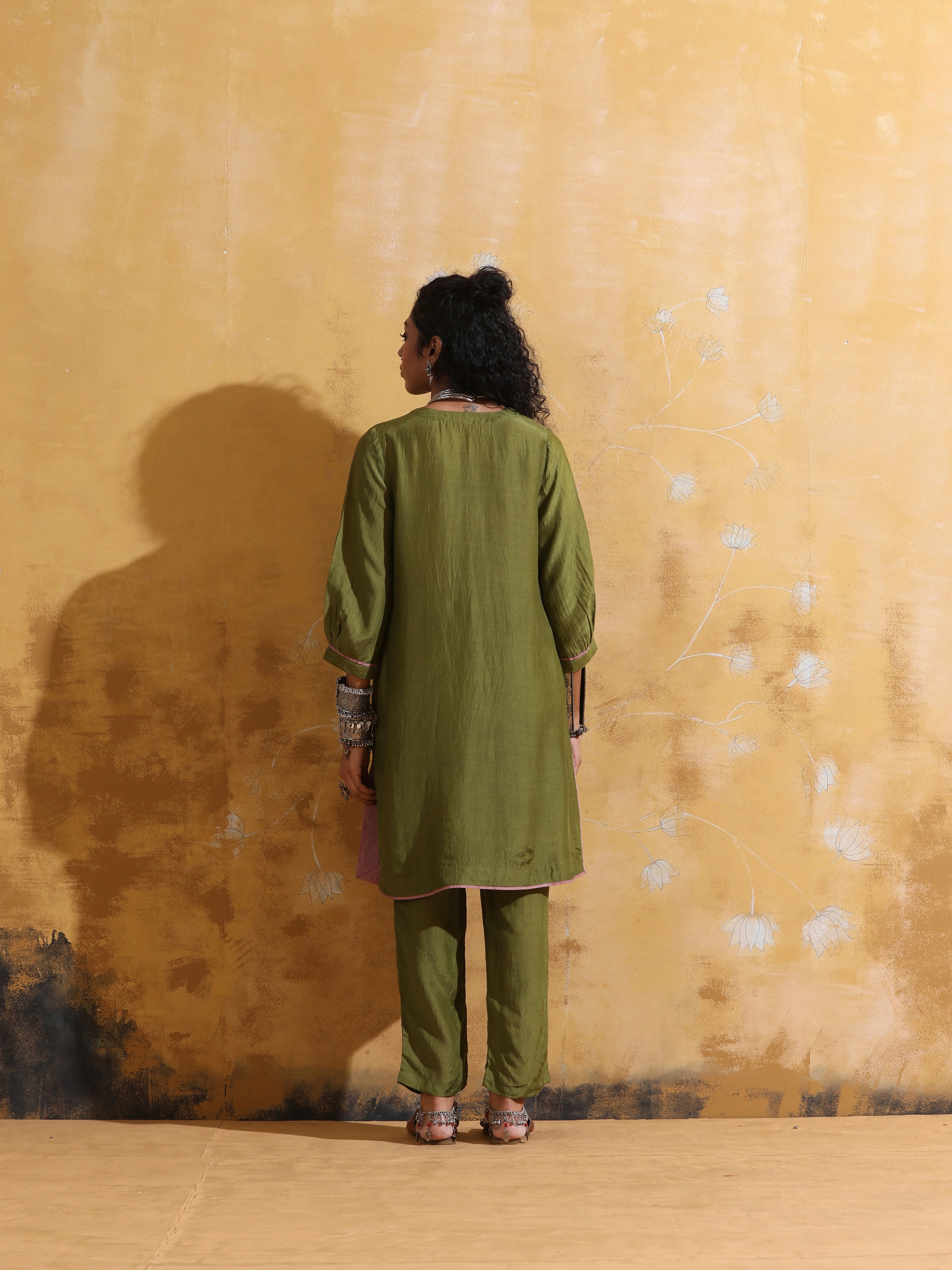 trueBrowns Green Muslin Silk Relaxed Kurta Co-ord Set