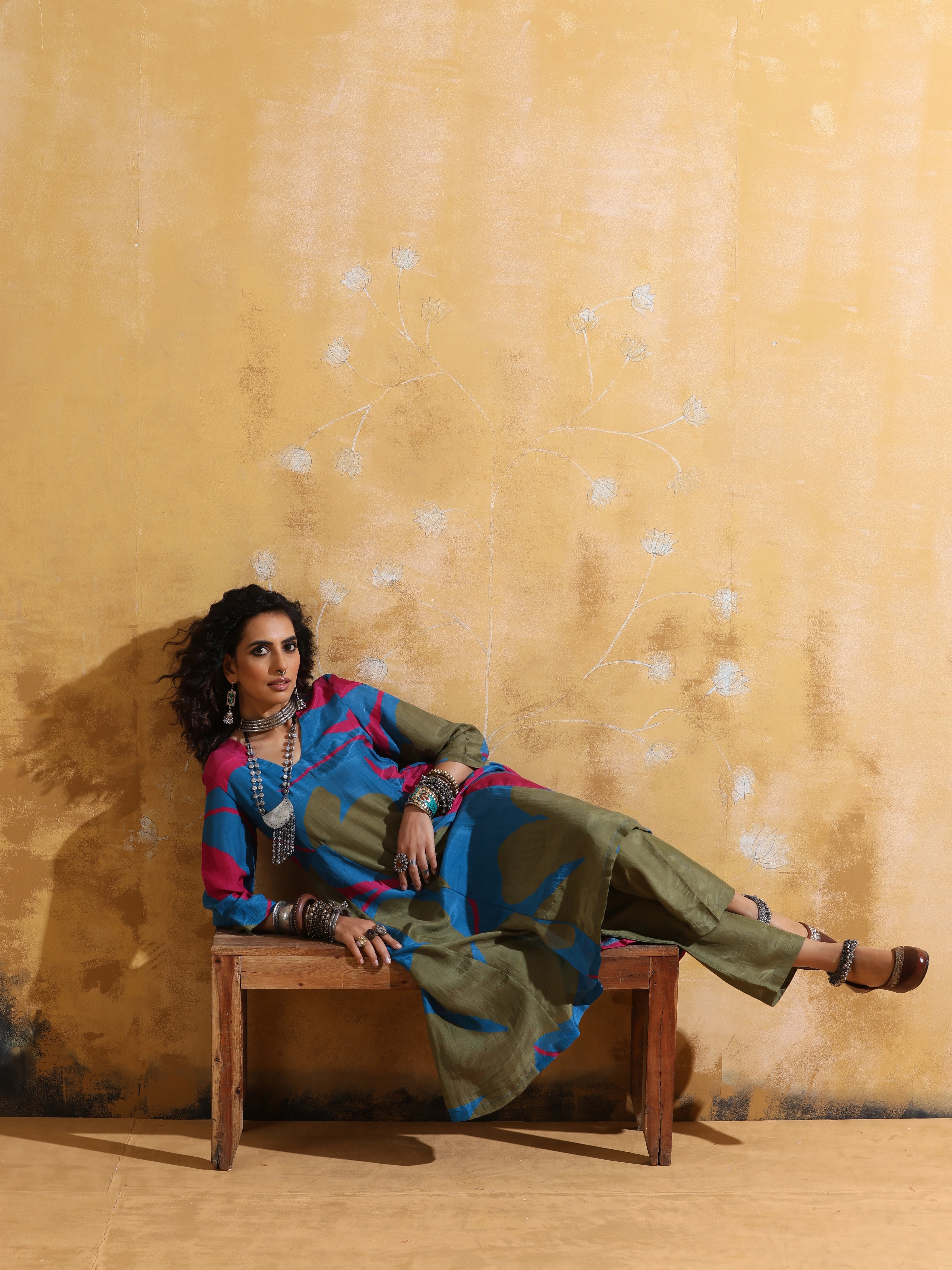 trueBrowns Blue Green Floral Print Muslin Silk Fit and Flare Kurta Set