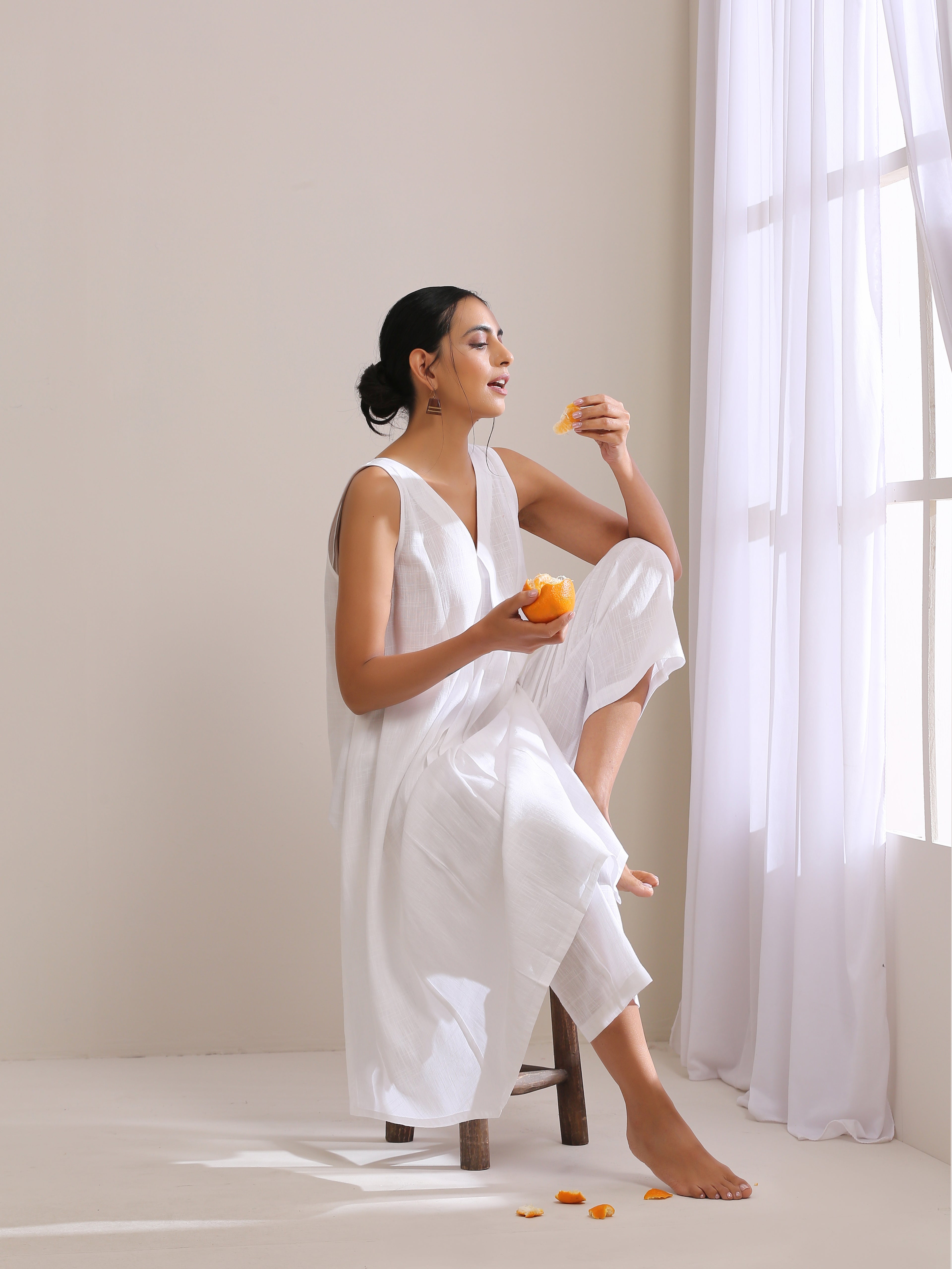 White Slub Texture Sleeveless Flared Kurta Pant Set