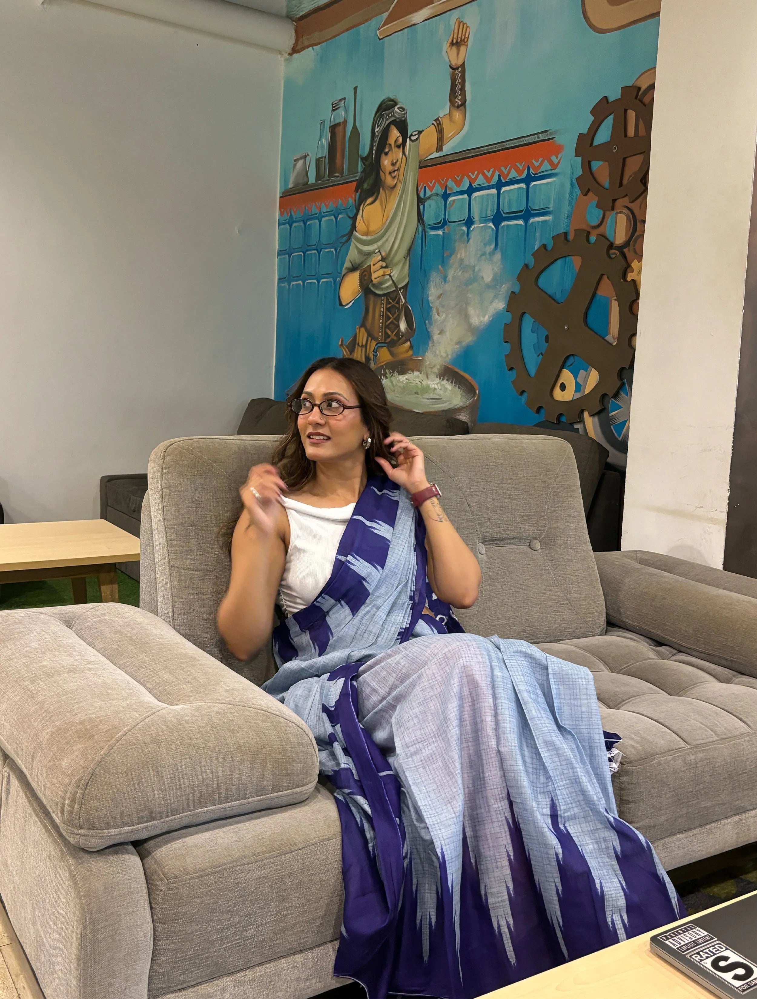 trueBrowns Grey Ikat Print Saree With unstitched Blouse