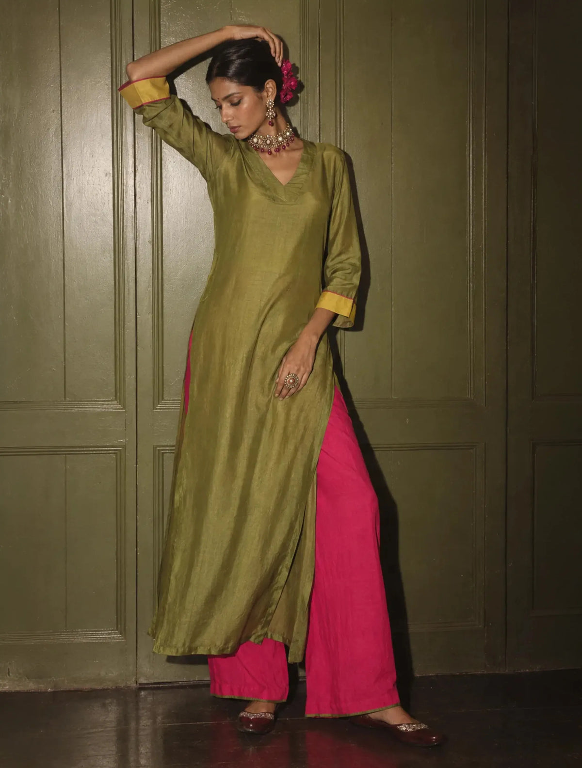 trueBrowns Green Muslin Silk High-Slit Kurta Pant Set