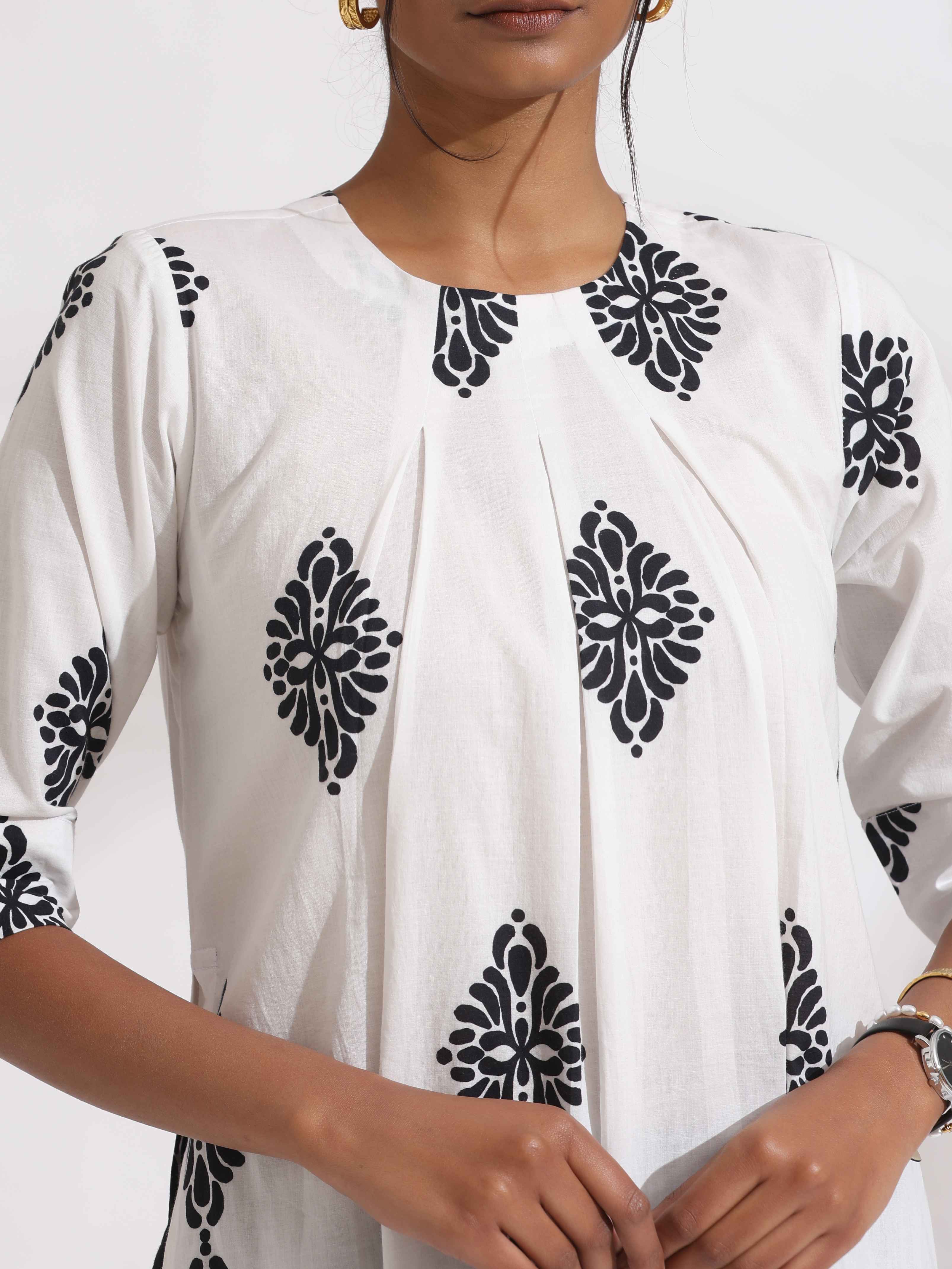 trueBrowns White Cotton Print Pleated Kurta Set
