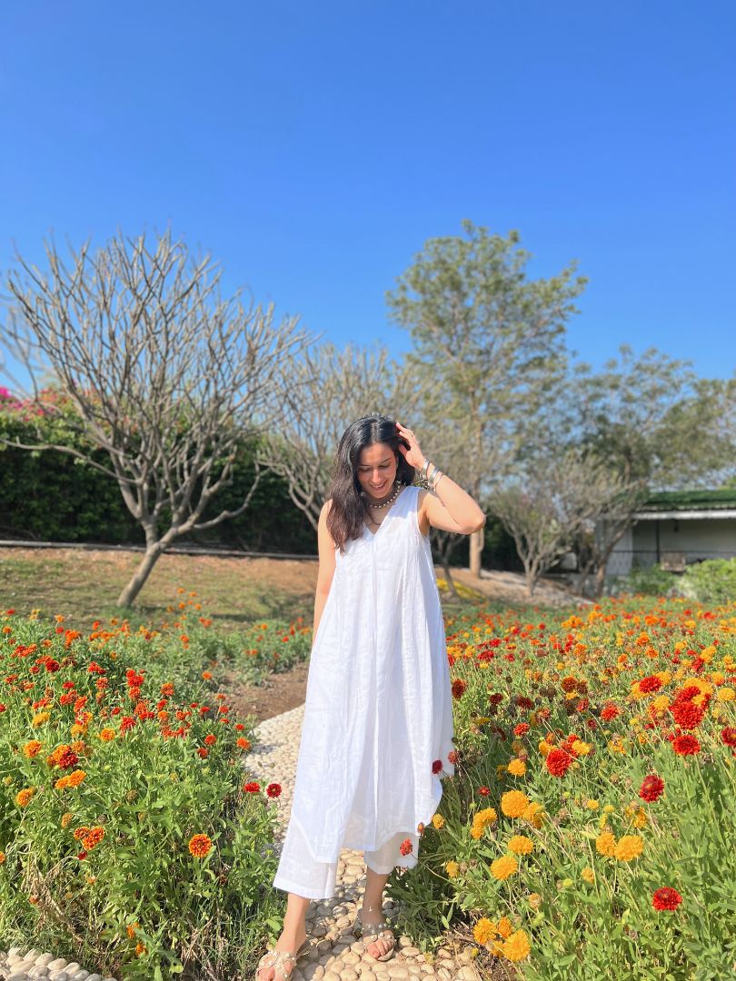 White Slub Texture Sleeveless Flared Kurta Pant Set