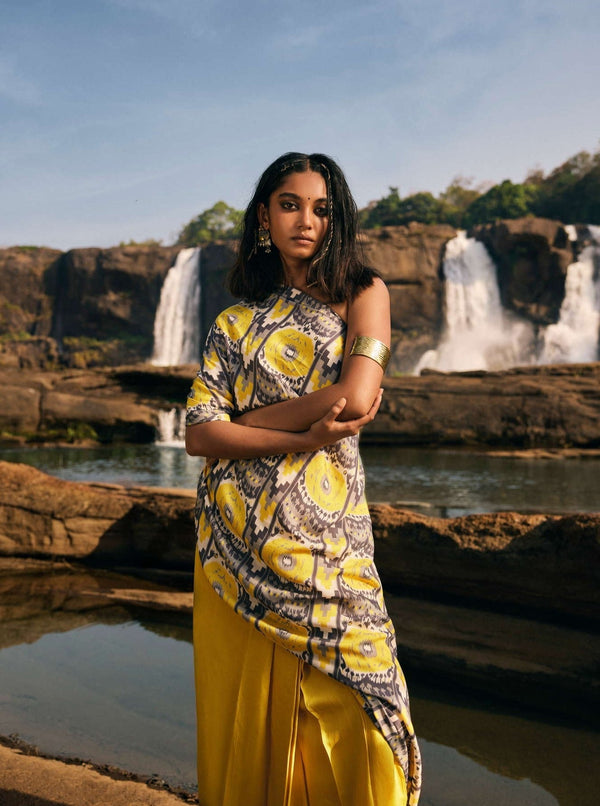 trueBrowns Yellow Muslin Ikat Saree