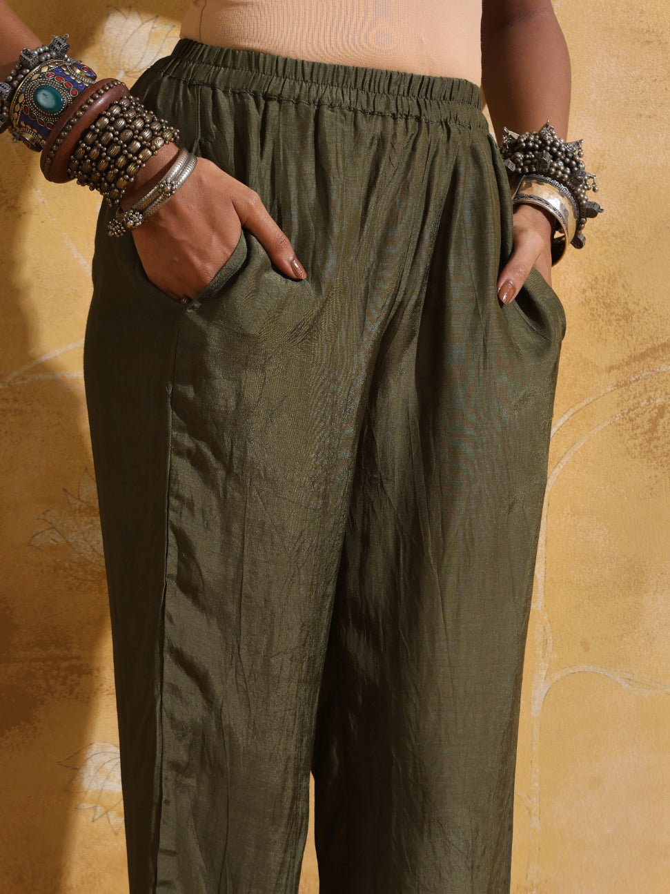 trueBrowns Green Cream Floral Print Muslin Silk Straight Kurta Set