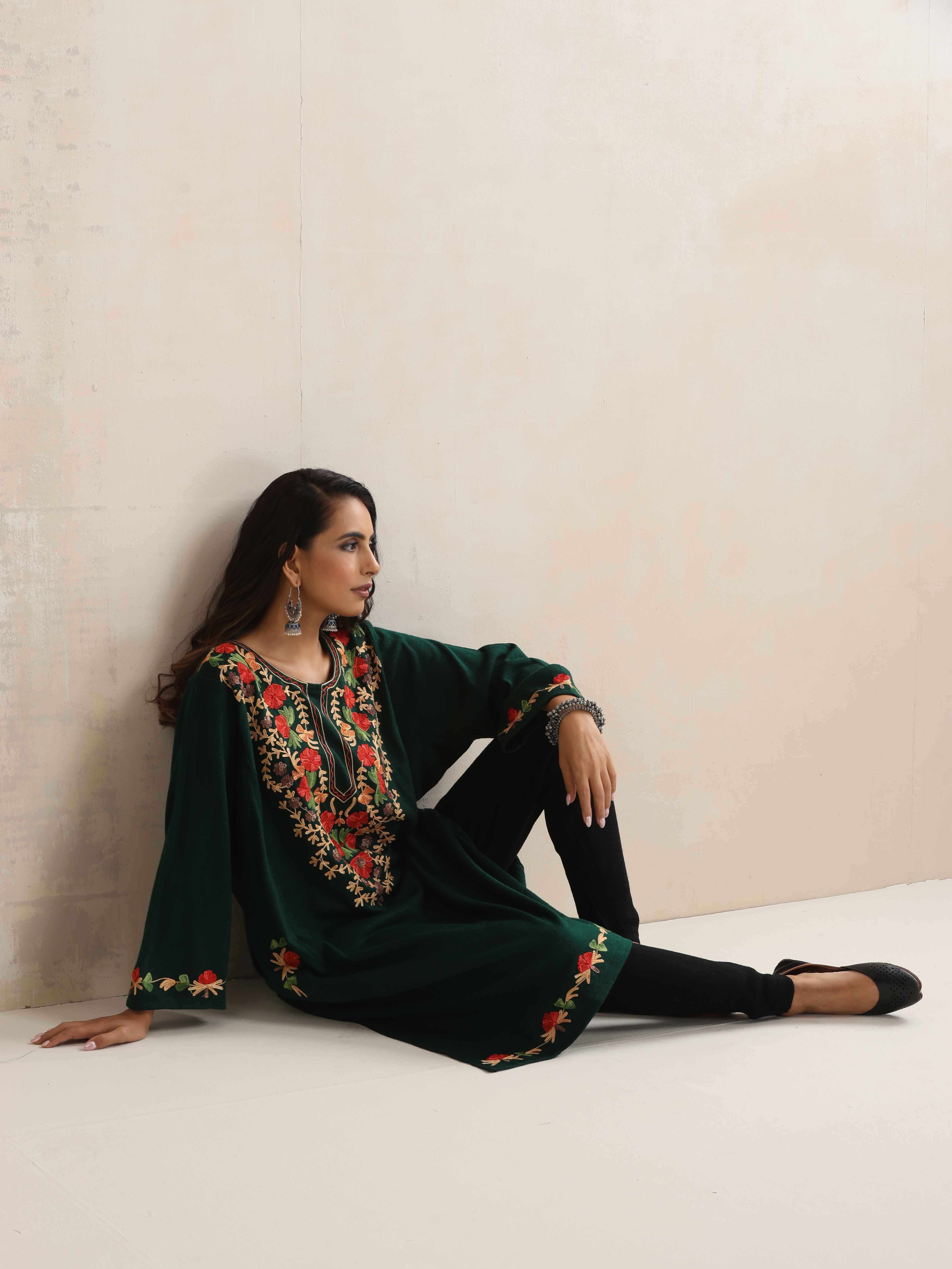 trueBrowns Green Kashmiri Floral Embroidered Woollen Phiran Kurta