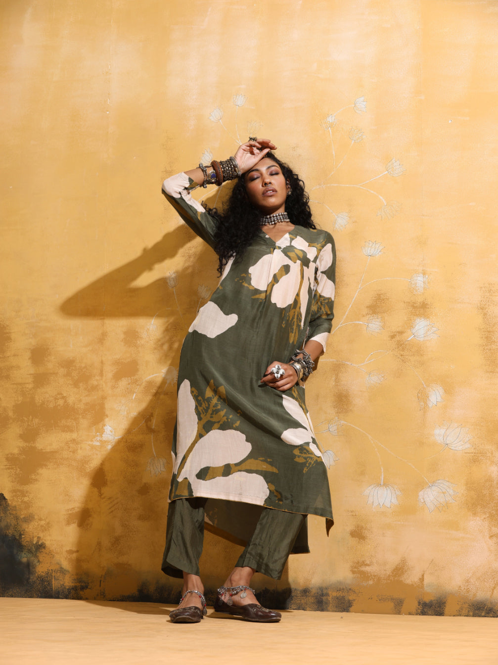 trueBrowns Green Cream Floral Print Muslin Silk Straight Kurta Set