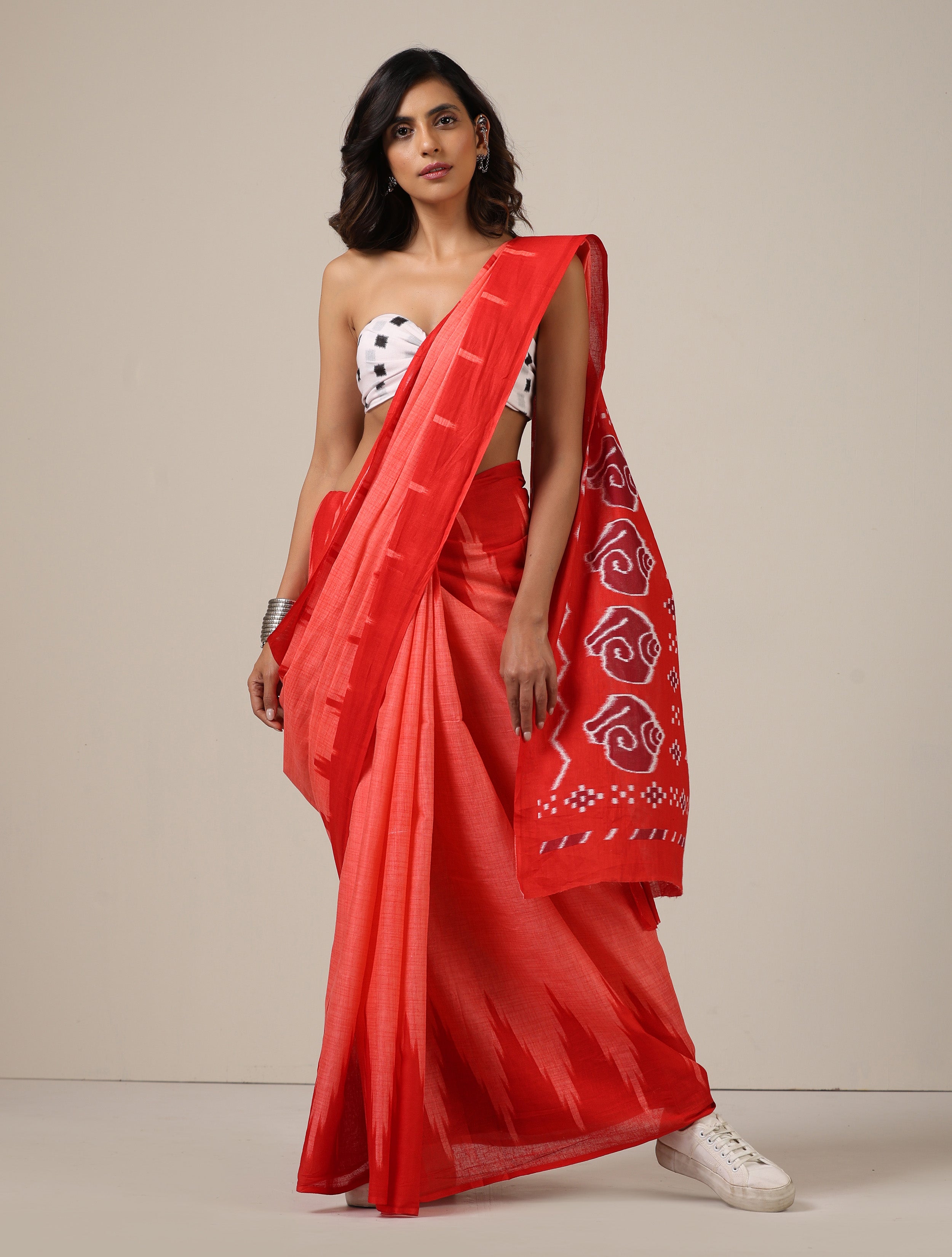 trueBrowns Red Ikat Print Saree With unstitched Blouse