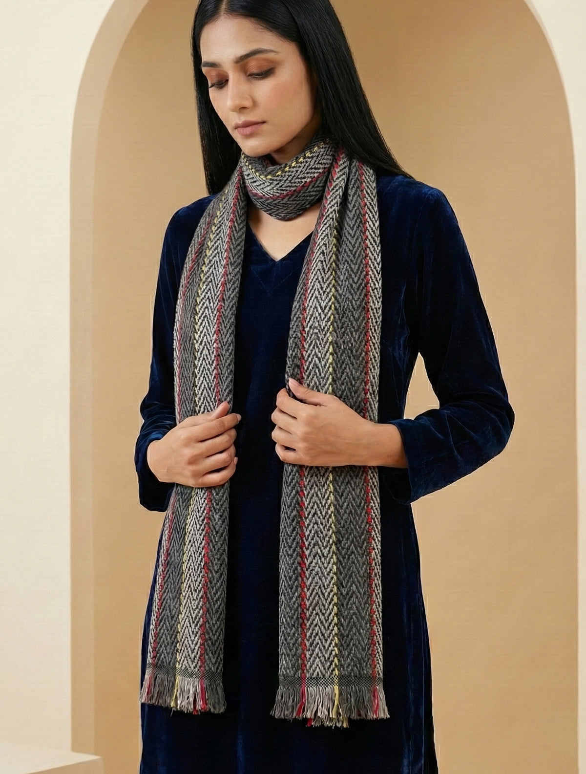 trueBrowns Black Grey Woollen Stole