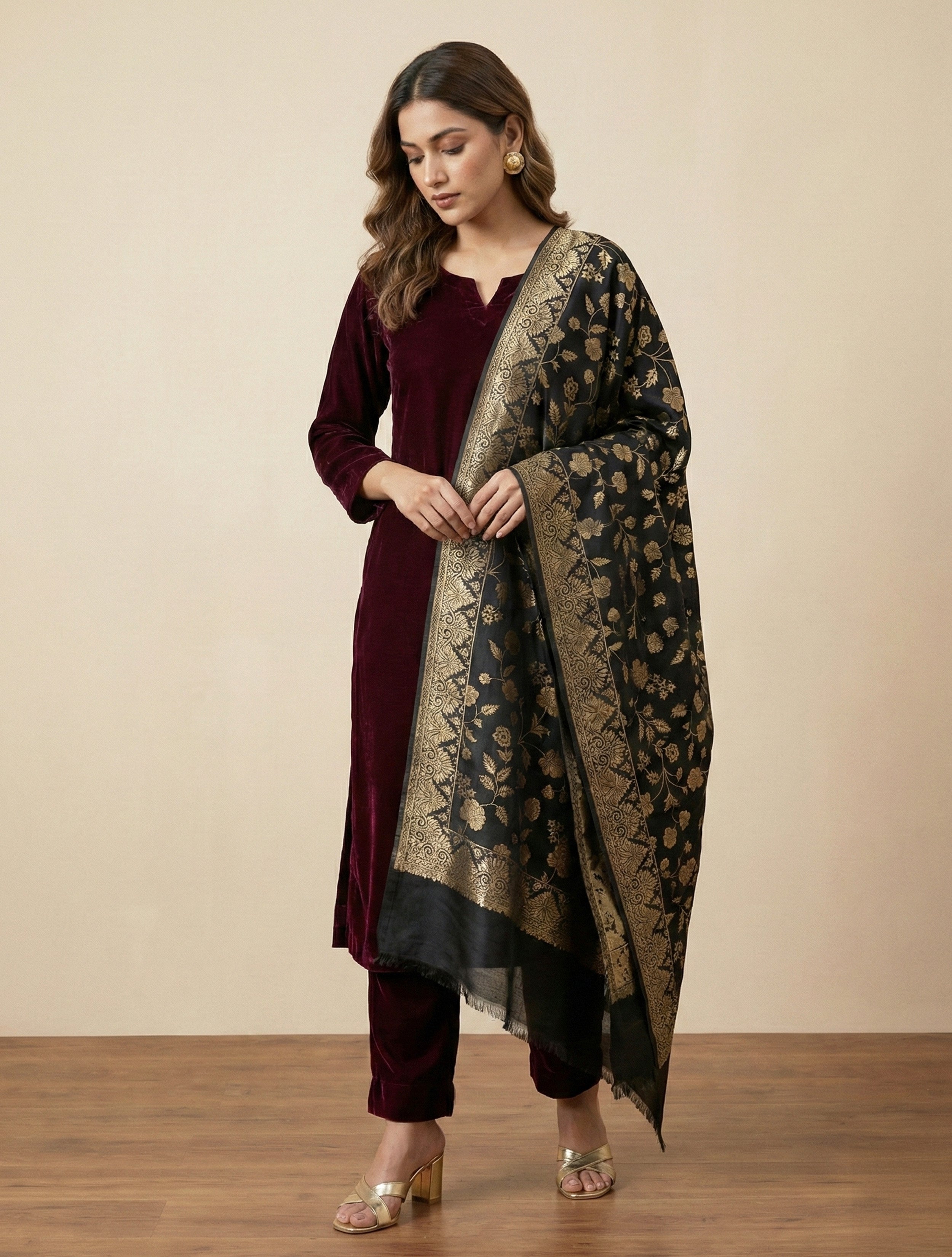 trueBrowns Black Gold Floral Woollen Stole