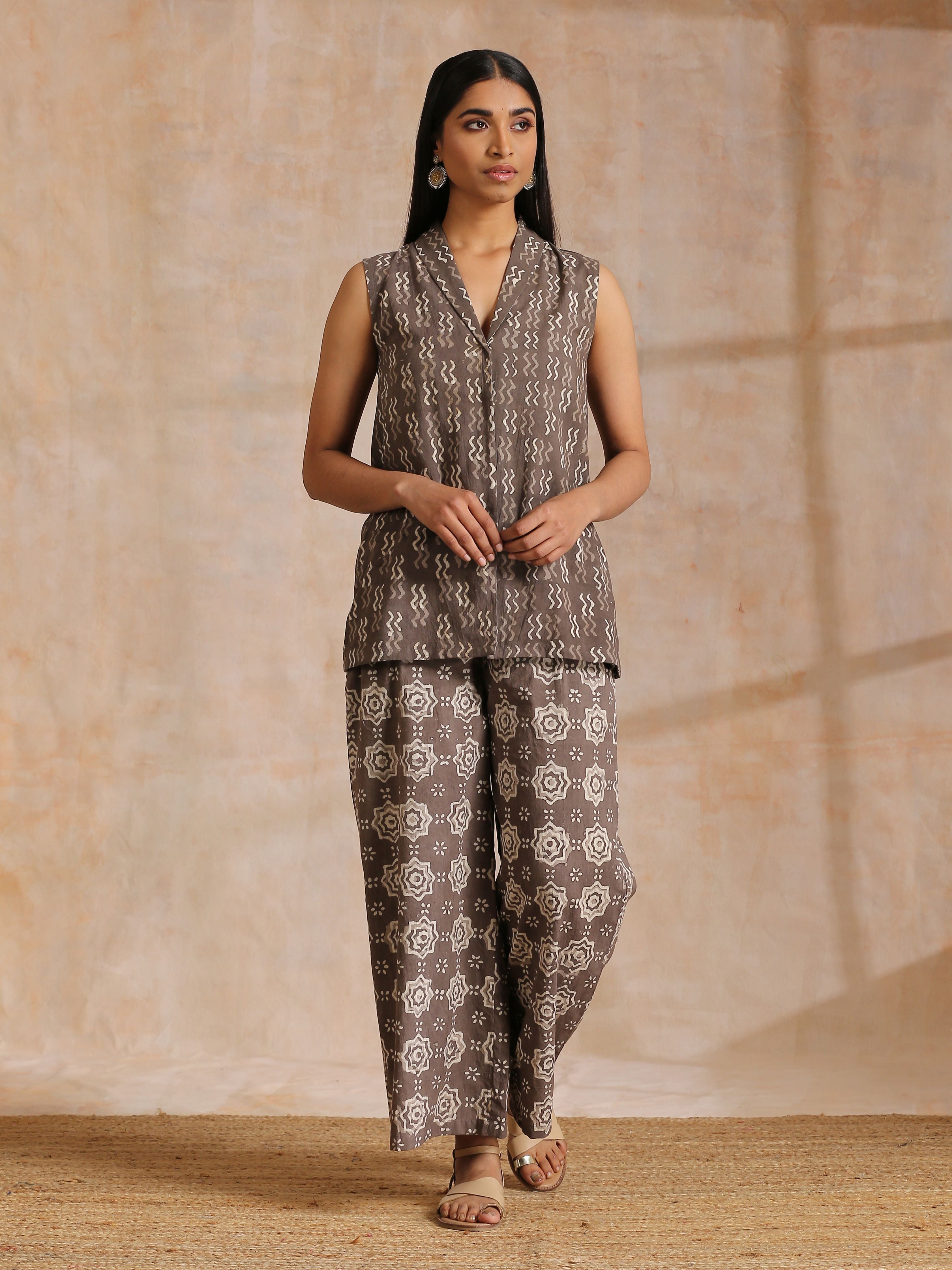 Clay Dabu Zig-Zag Motifs Print Cotton Sleeveless Jacket Pant Set