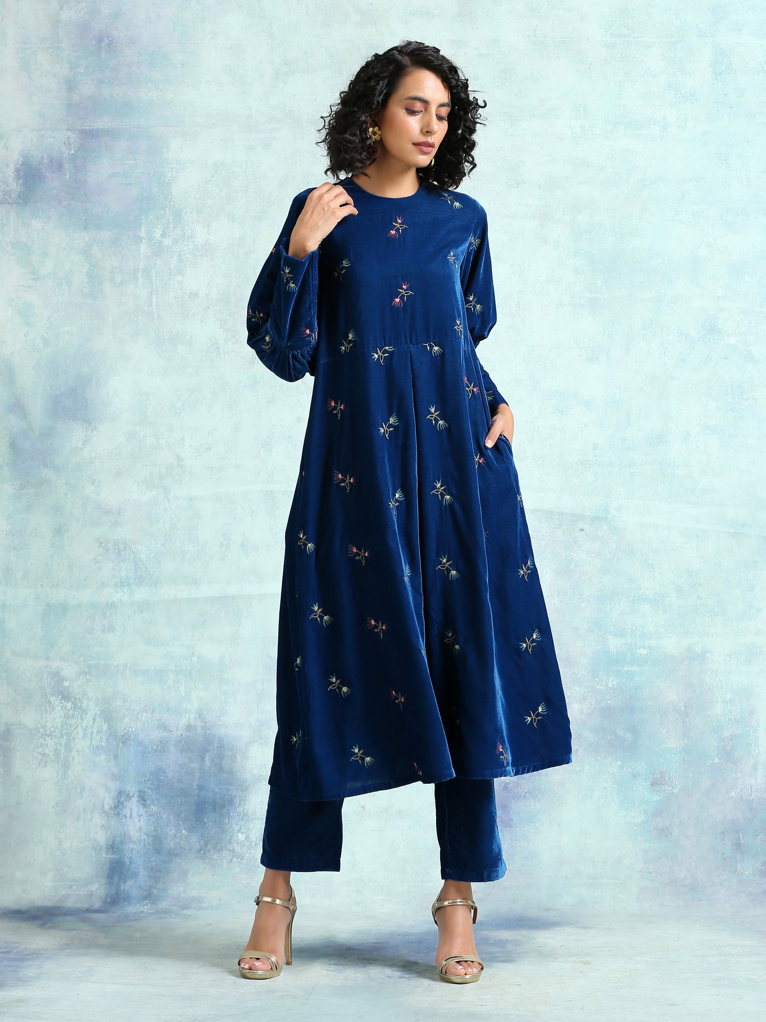 Blue Embroidered Velvet Puff Sleeve Kurta
